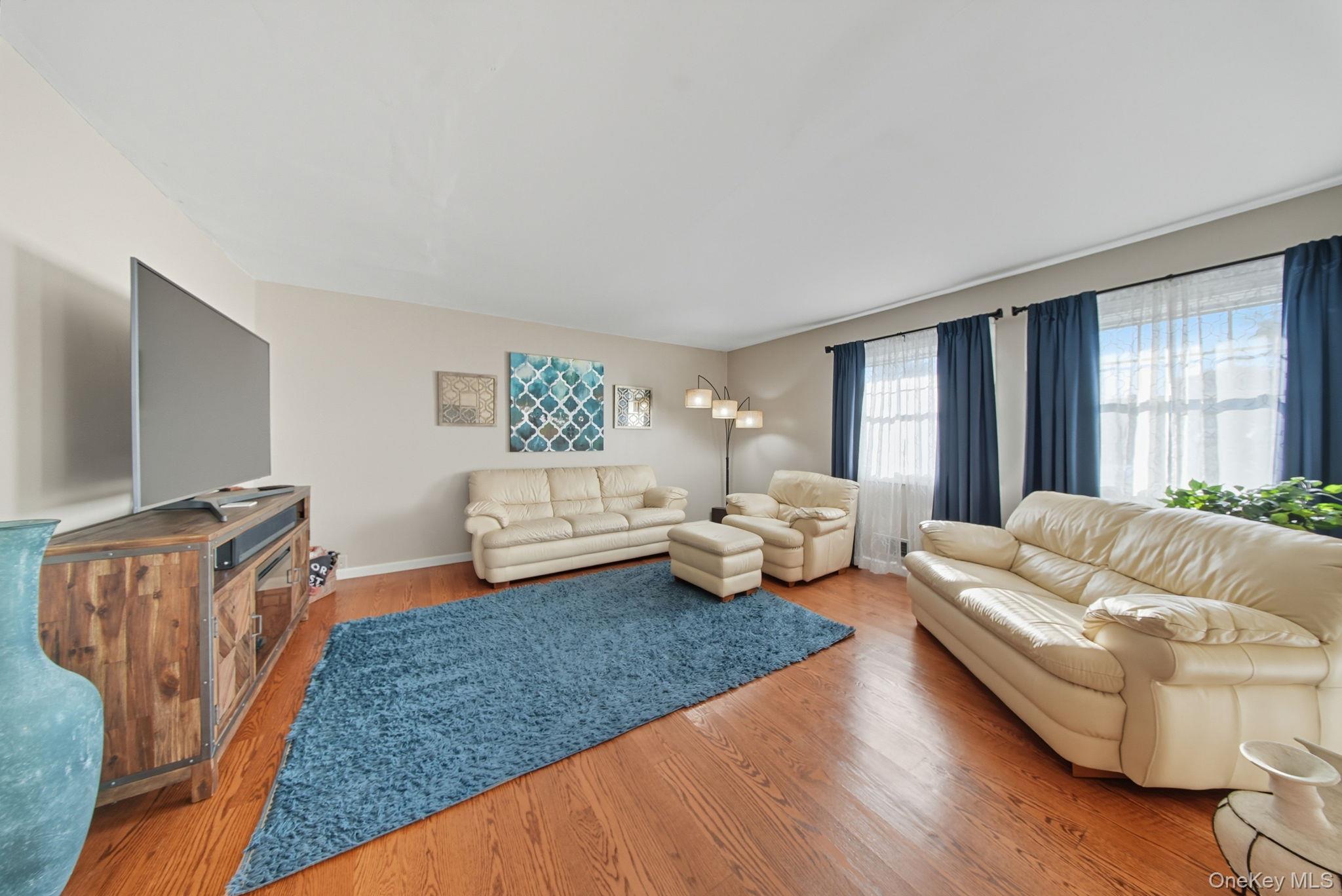 33 Red Barn Lane, Middletown, NY 10940