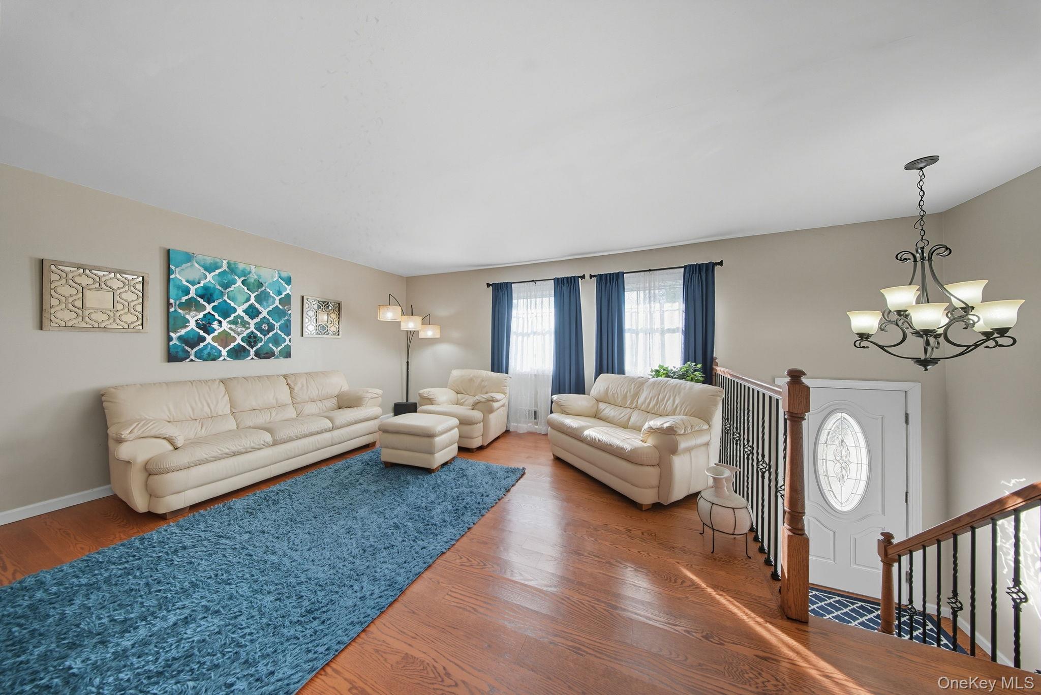 33 Red Barn Lane, Middletown, NY 10940