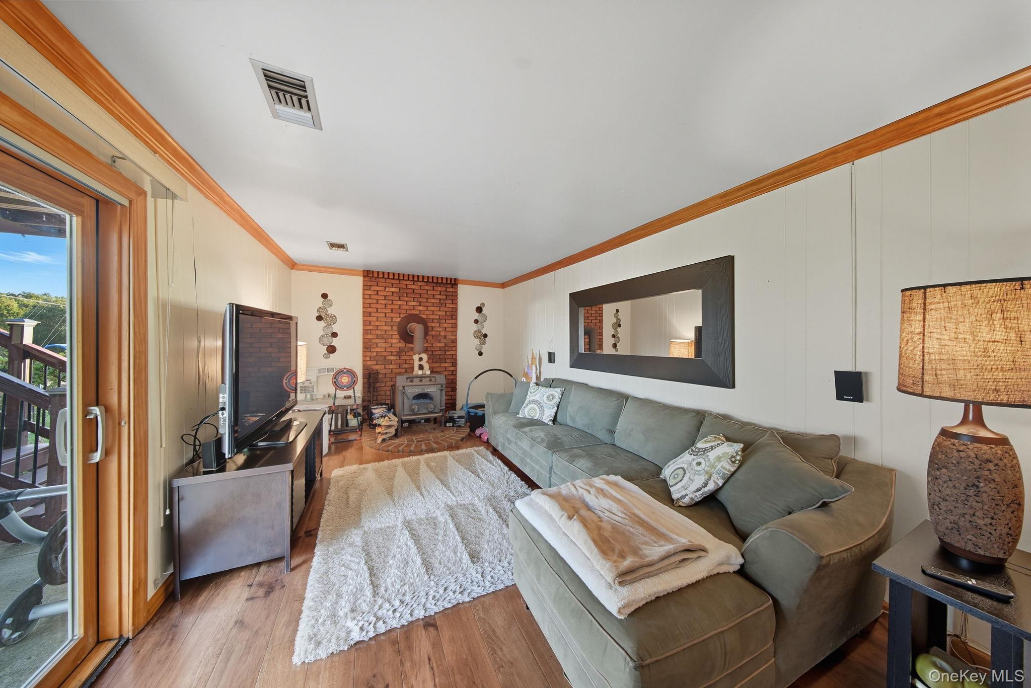 33 Red Barn Lane, Middletown, NY 10940