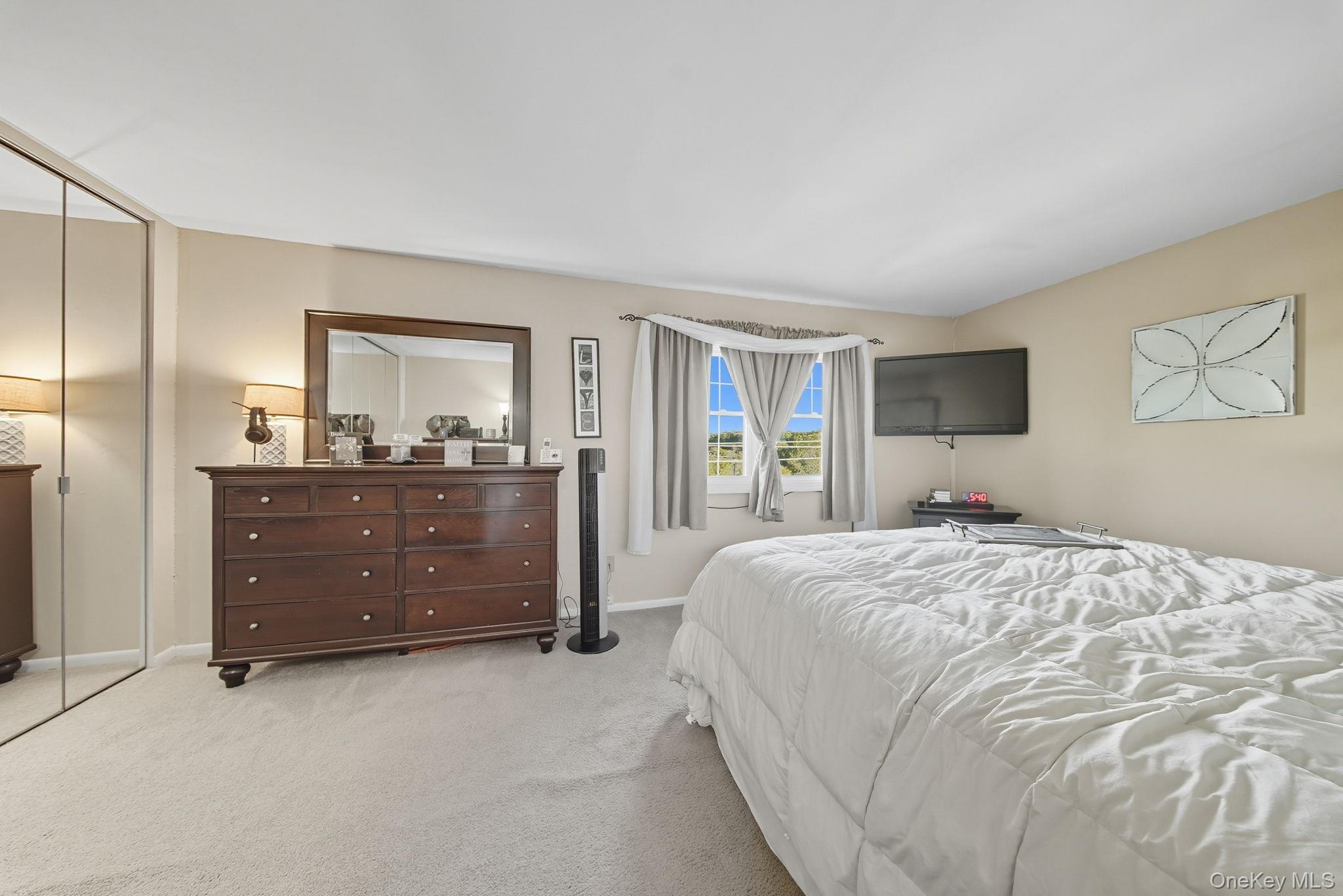 33 Red Barn Lane, Middletown, NY 10940