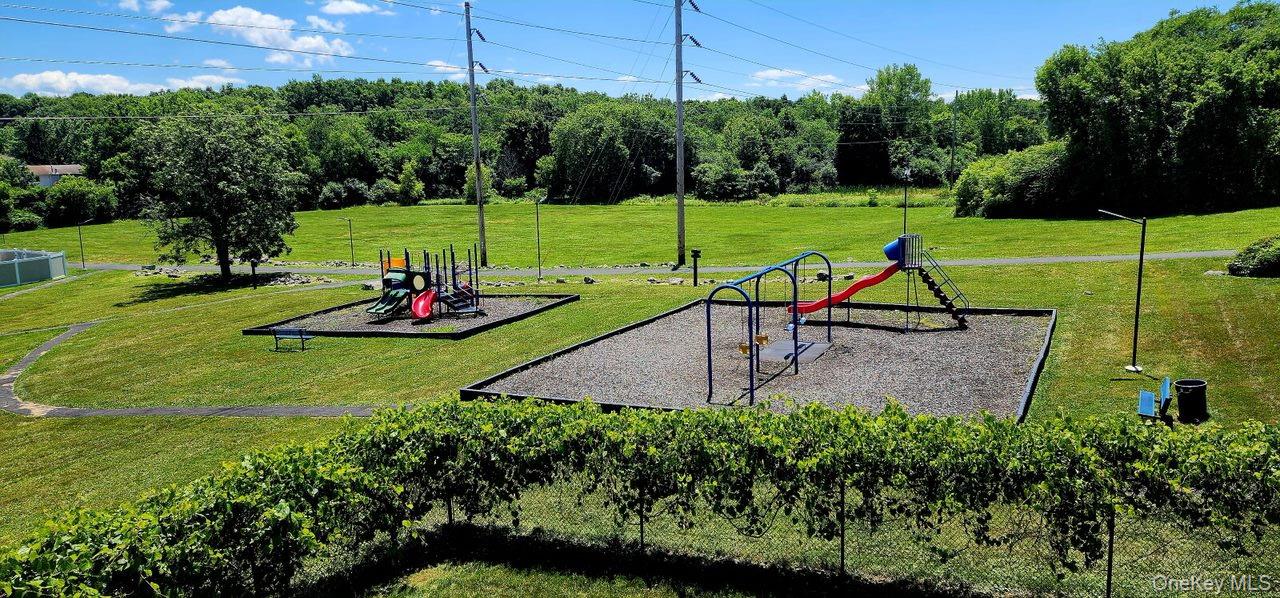 33 Red Barn Lane, Middletown, NY 10940