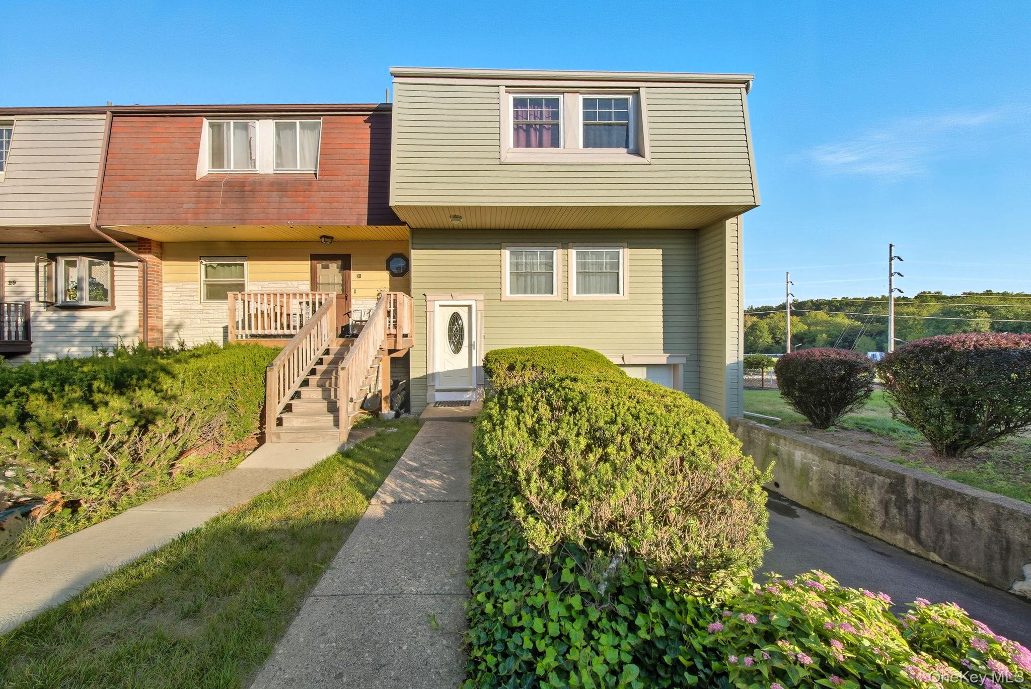 33 Red Barn Lane, Middletown, NY 10940