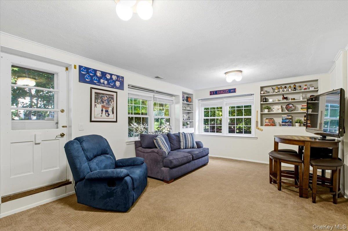 15 Carlyle Place, Hartsdale, NY 10530