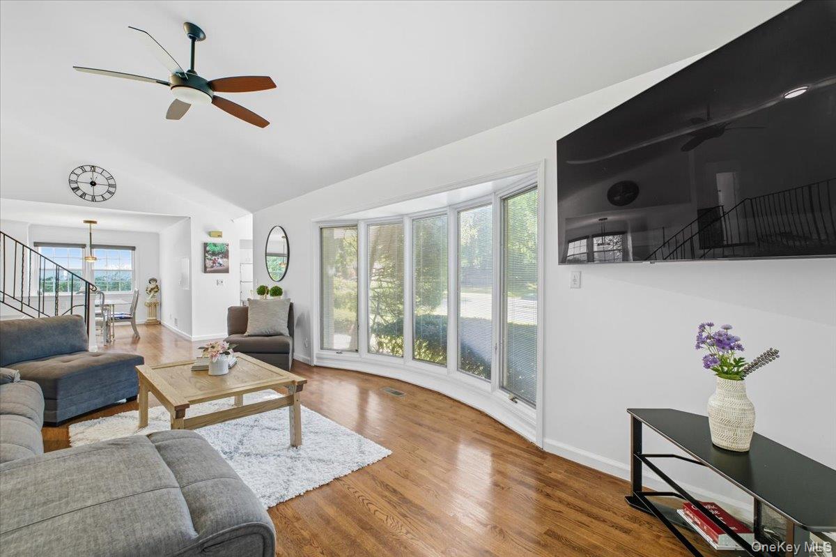 15 Carlyle Place, Hartsdale, NY 10530