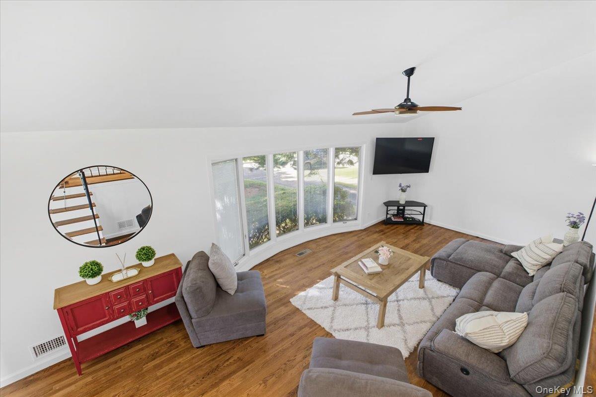 15 Carlyle Place, Hartsdale, NY 10530