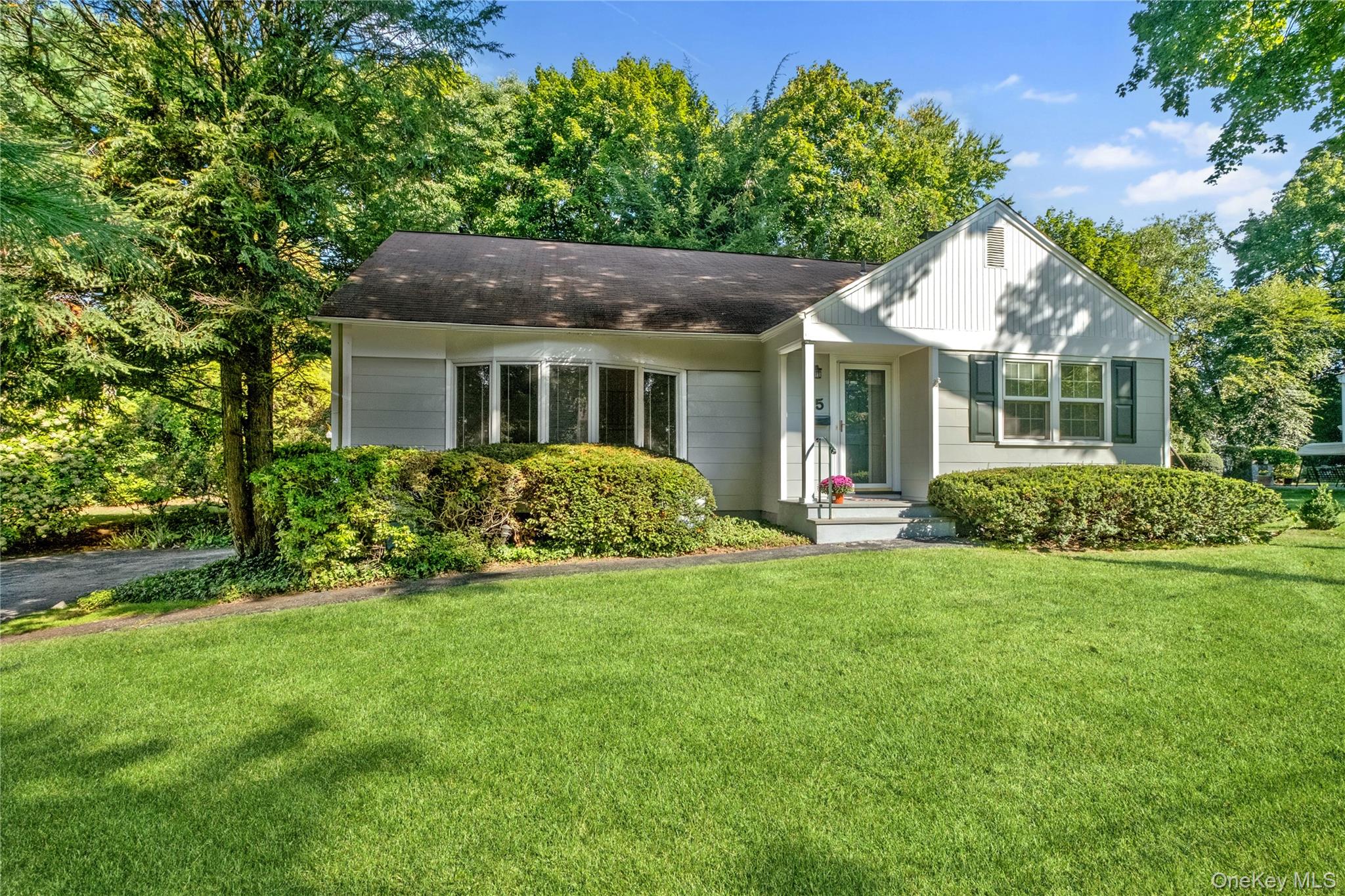 15 Carlyle Place, Hartsdale, NY 10530