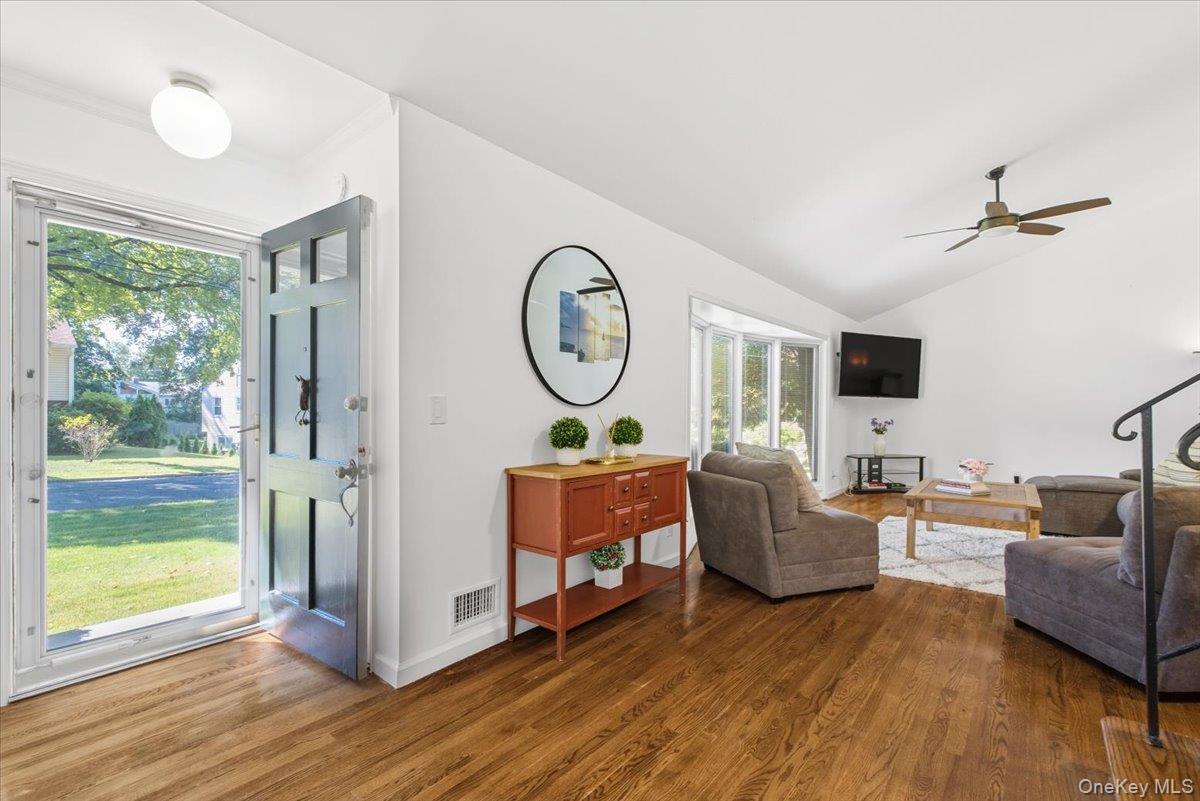 15 Carlyle Place, Hartsdale, NY 10530