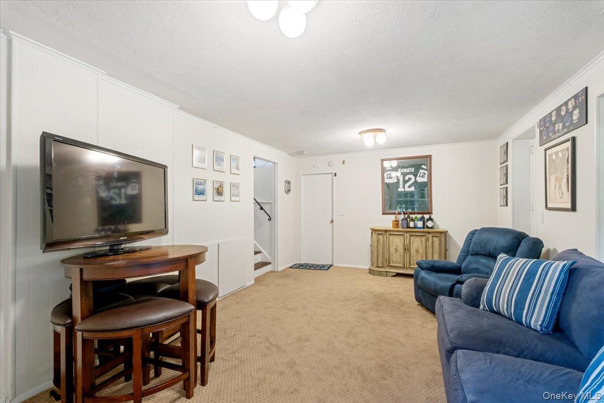 15 Carlyle Place, Hartsdale, NY 10530