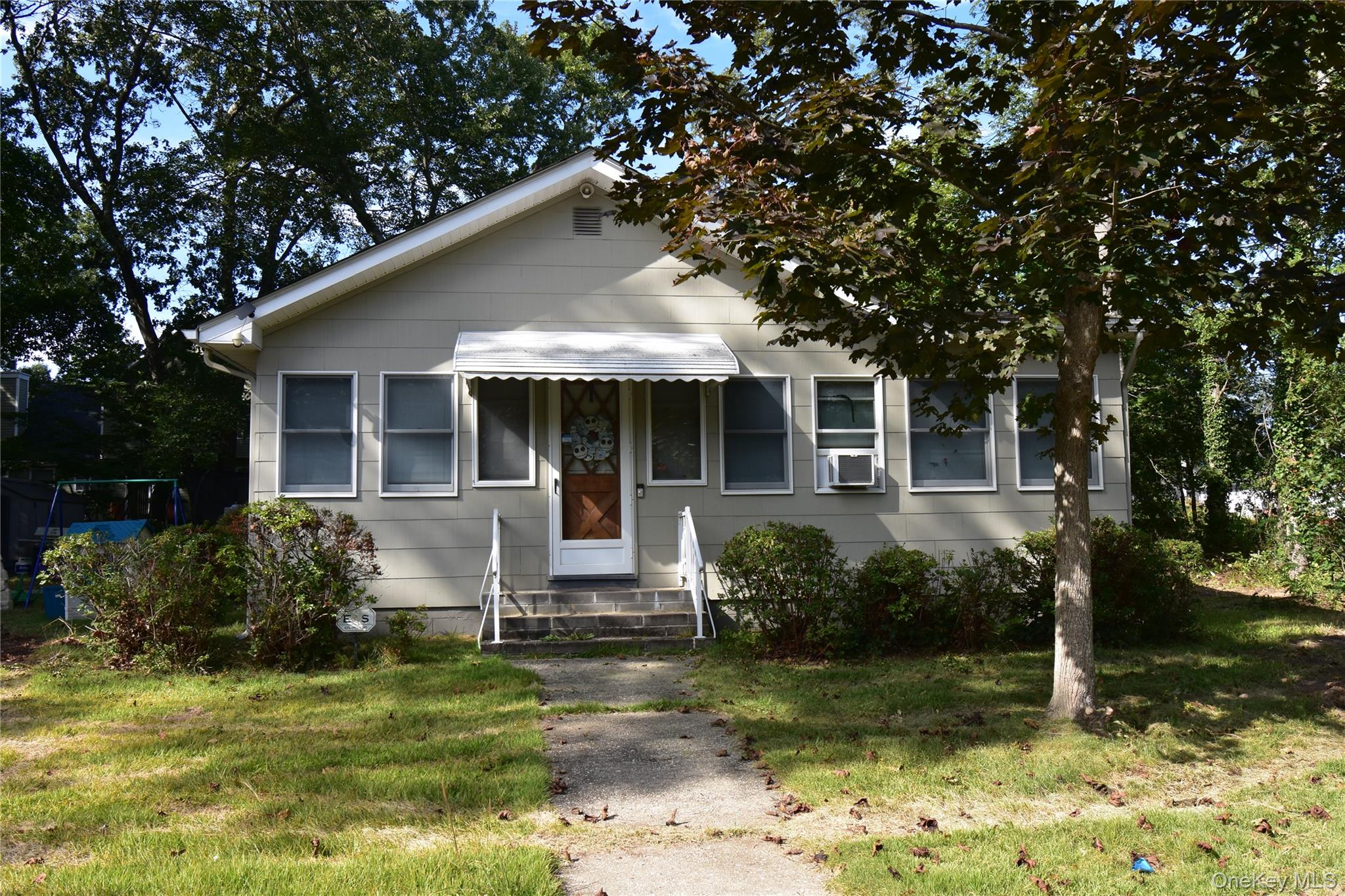 145 Clinton Avenue, Mastic, NY 11950