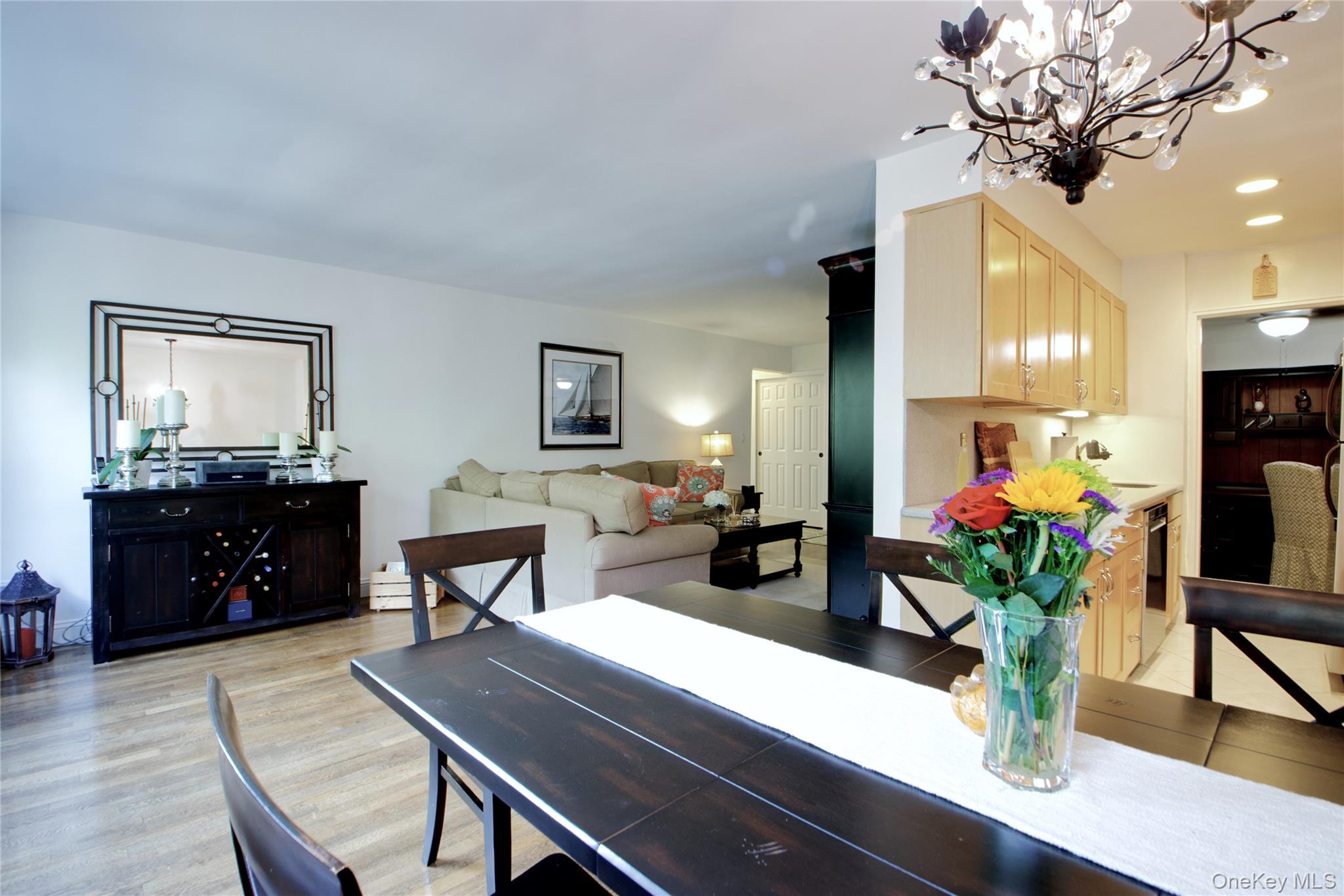 3 Birchwood Court # 2G, Mineola, NY 11501