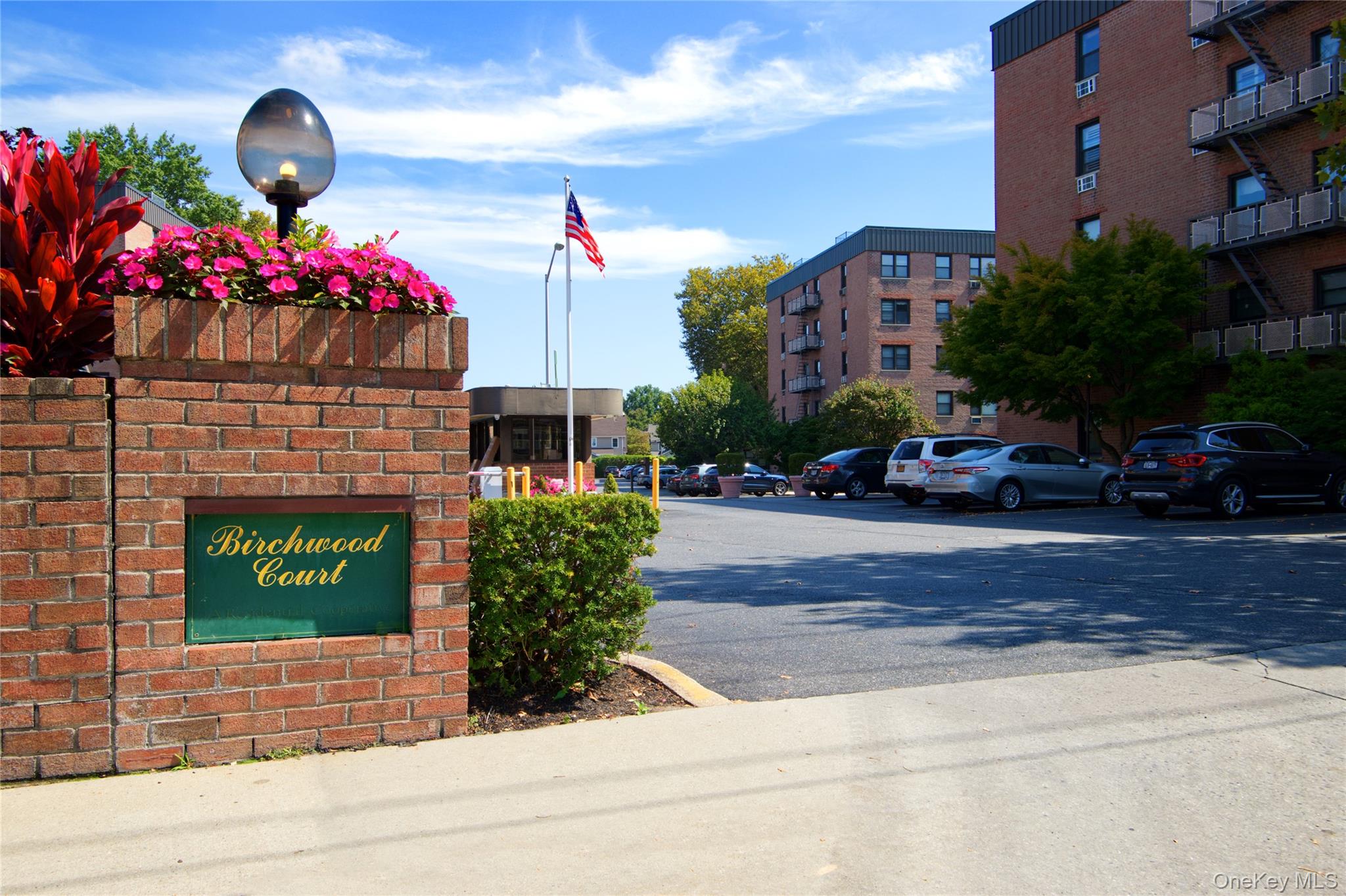 3 Birchwood Court # 2G, Mineola, NY 11501