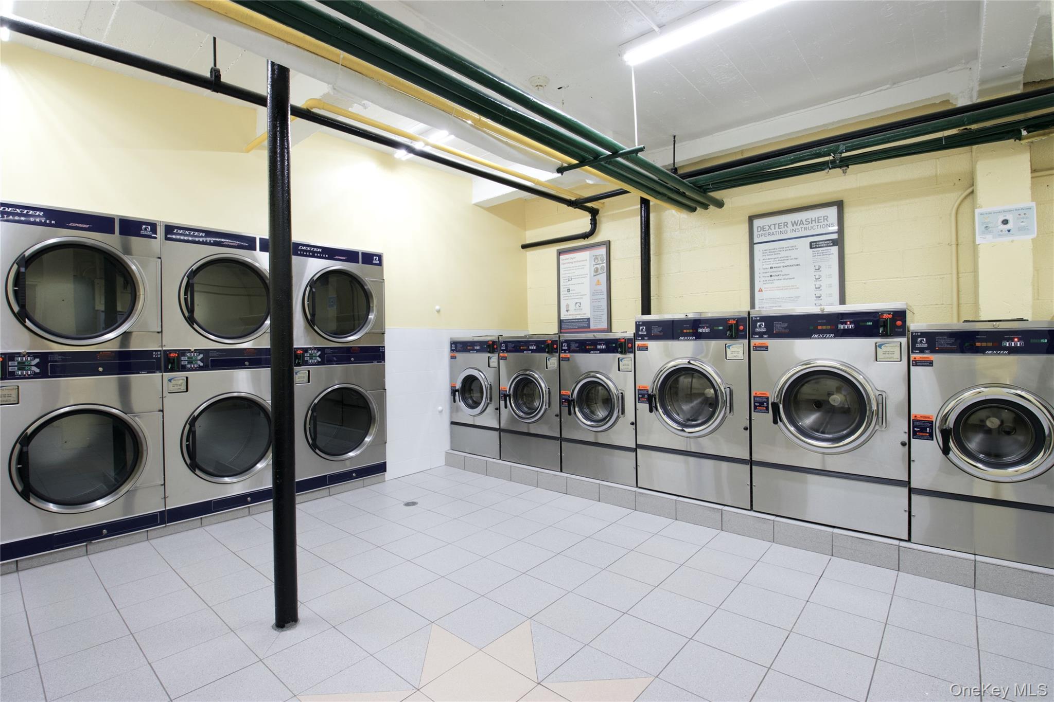 3 Birchwood Court # 2G, Mineola, NY 11501