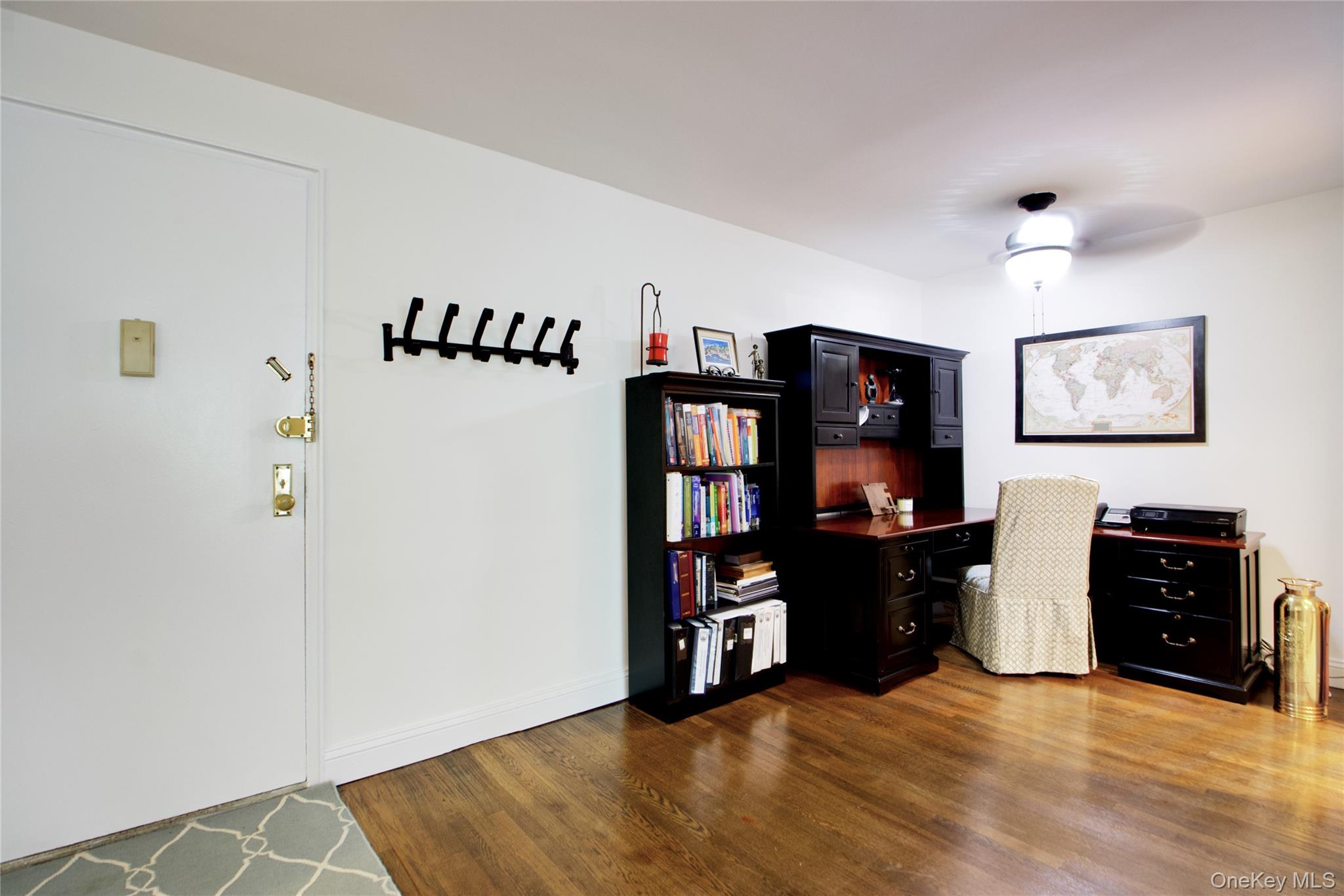 3 Birchwood Court # 2G, Mineola, NY 11501