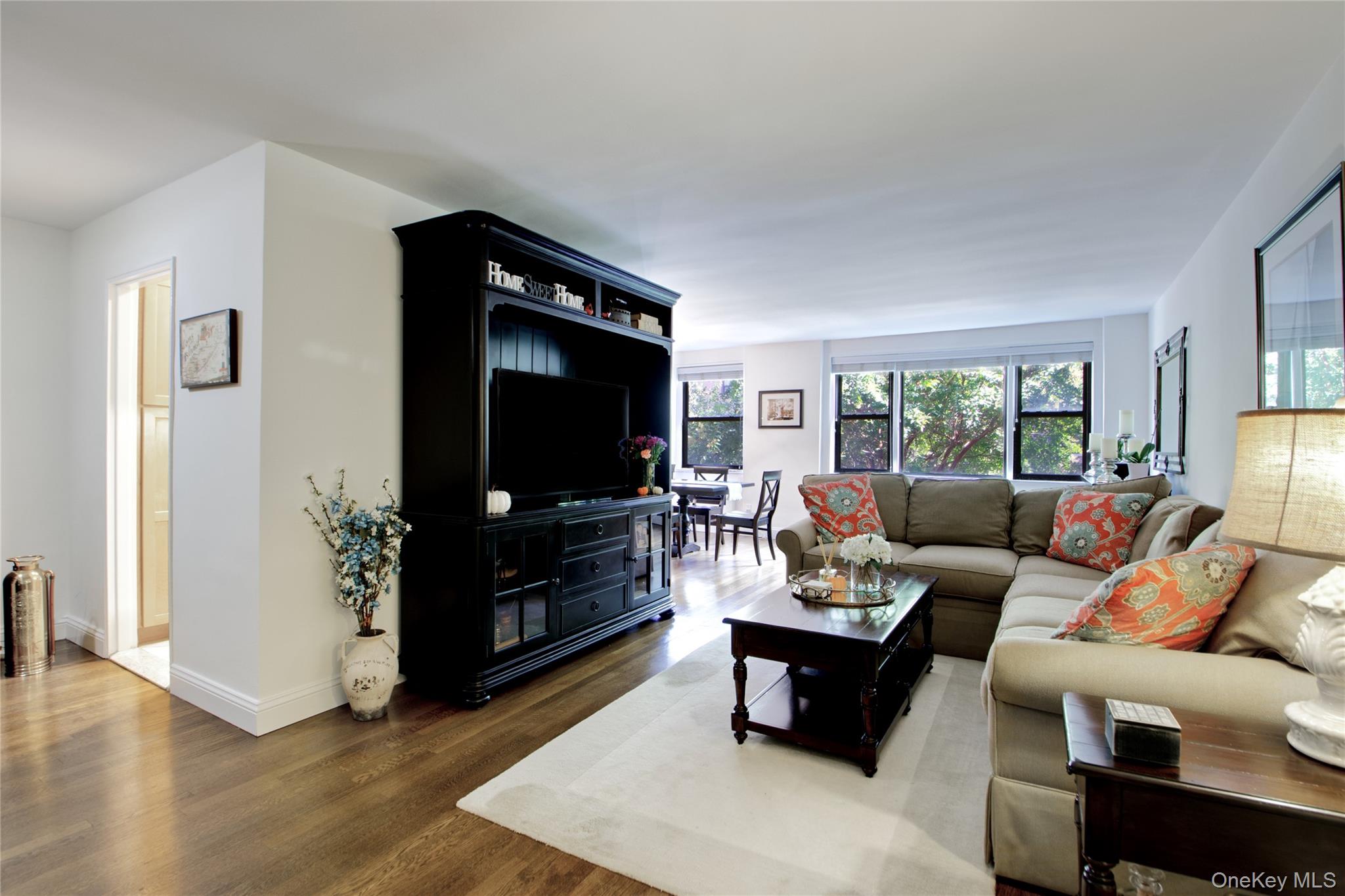 3 Birchwood Court # 2G, Mineola, NY 11501