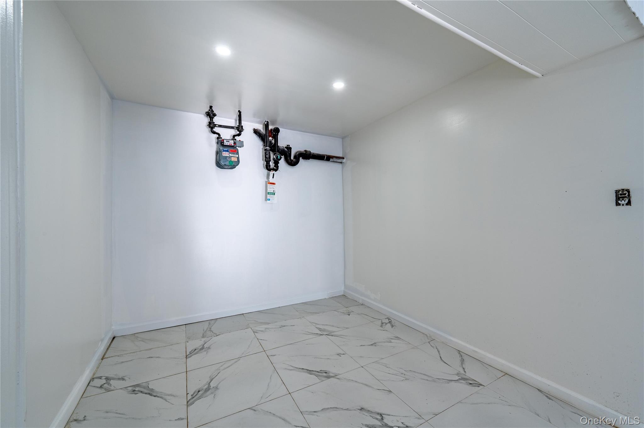 1027 Throggmorton Avenue, Bronx, NY 10465