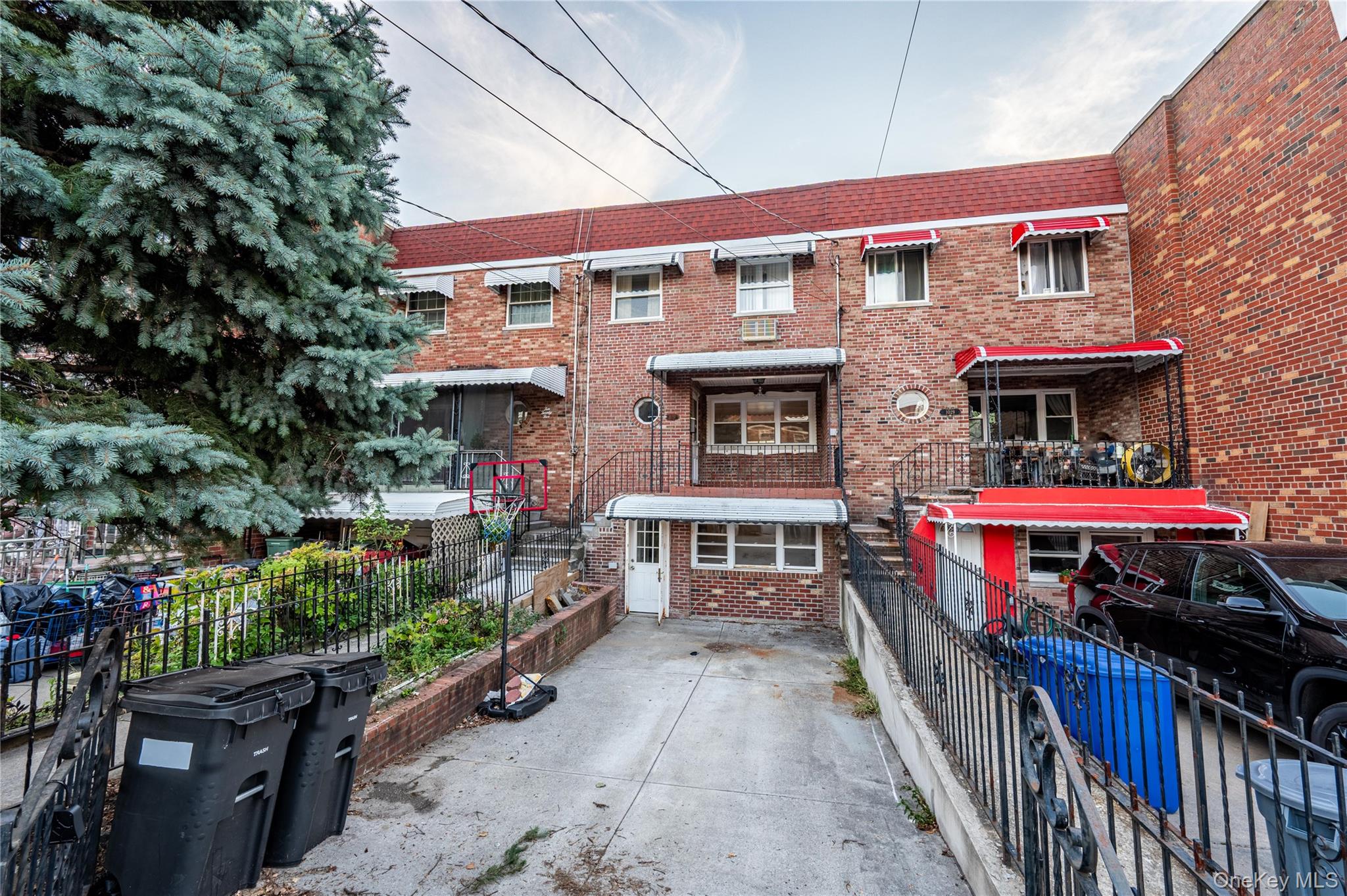 1027 Throggmorton Avenue, Bronx, NY 10465