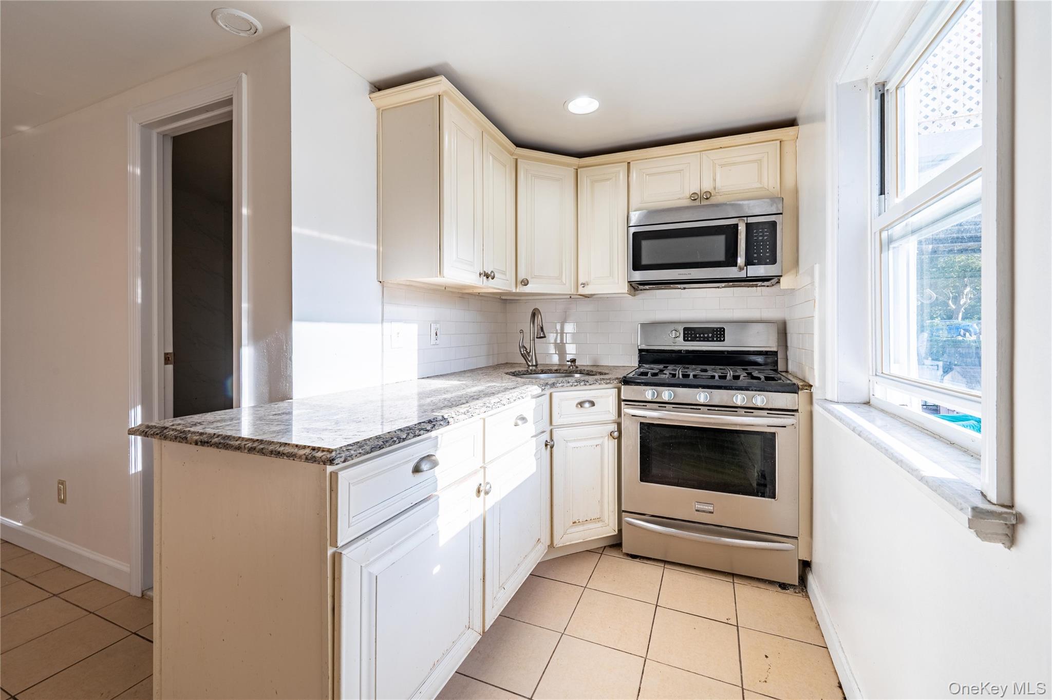 1027 Throggmorton Avenue, Bronx, NY 10465