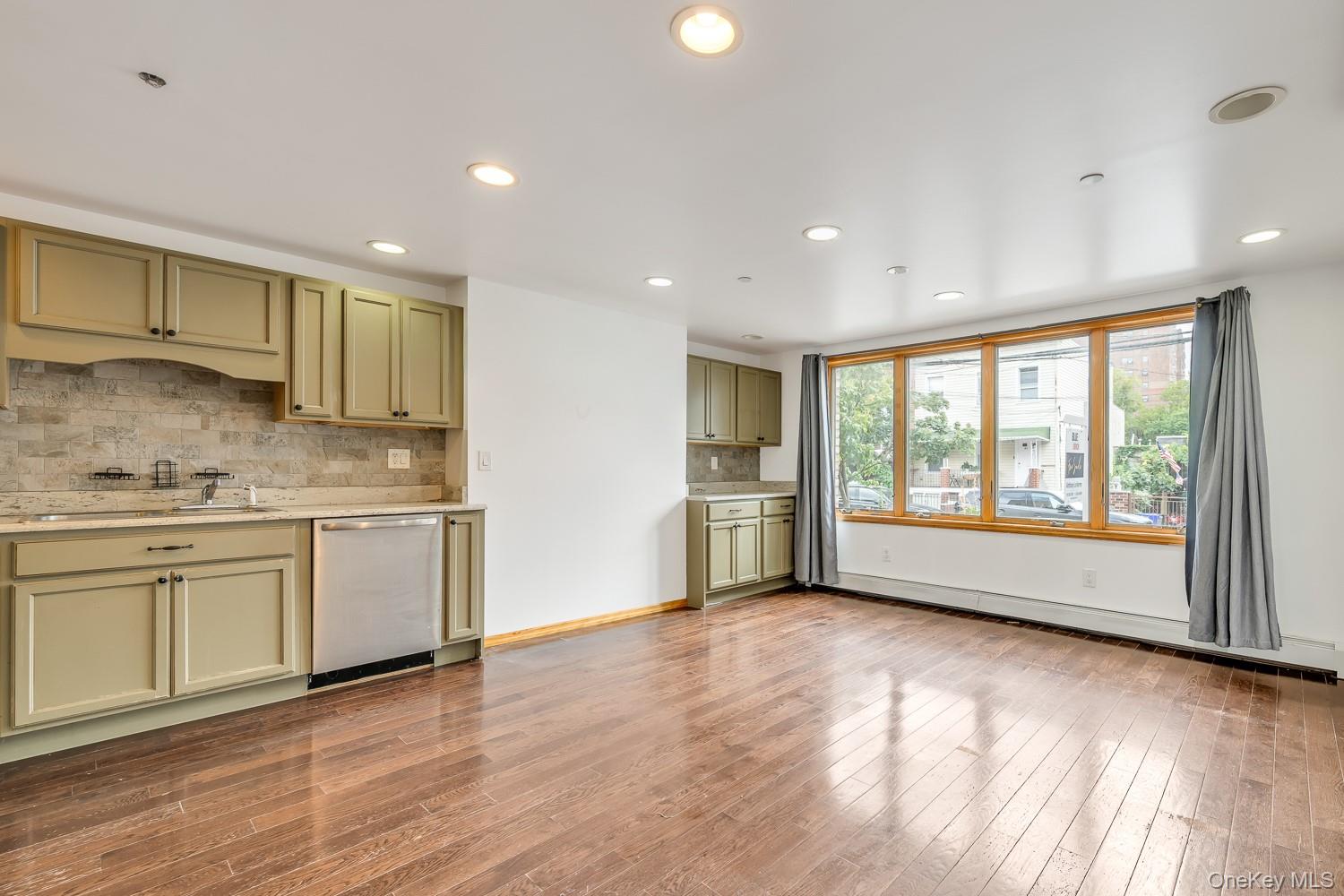 21-05 33rd Avenue, Astoria, NY 11106