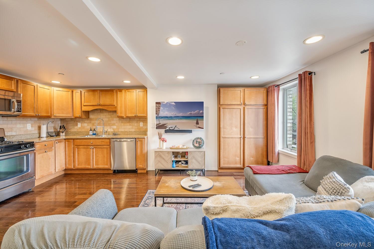 21-05 33rd Avenue, Astoria, NY 11106