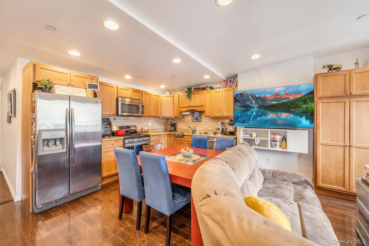 21-05 33rd Avenue, Astoria, NY 11106