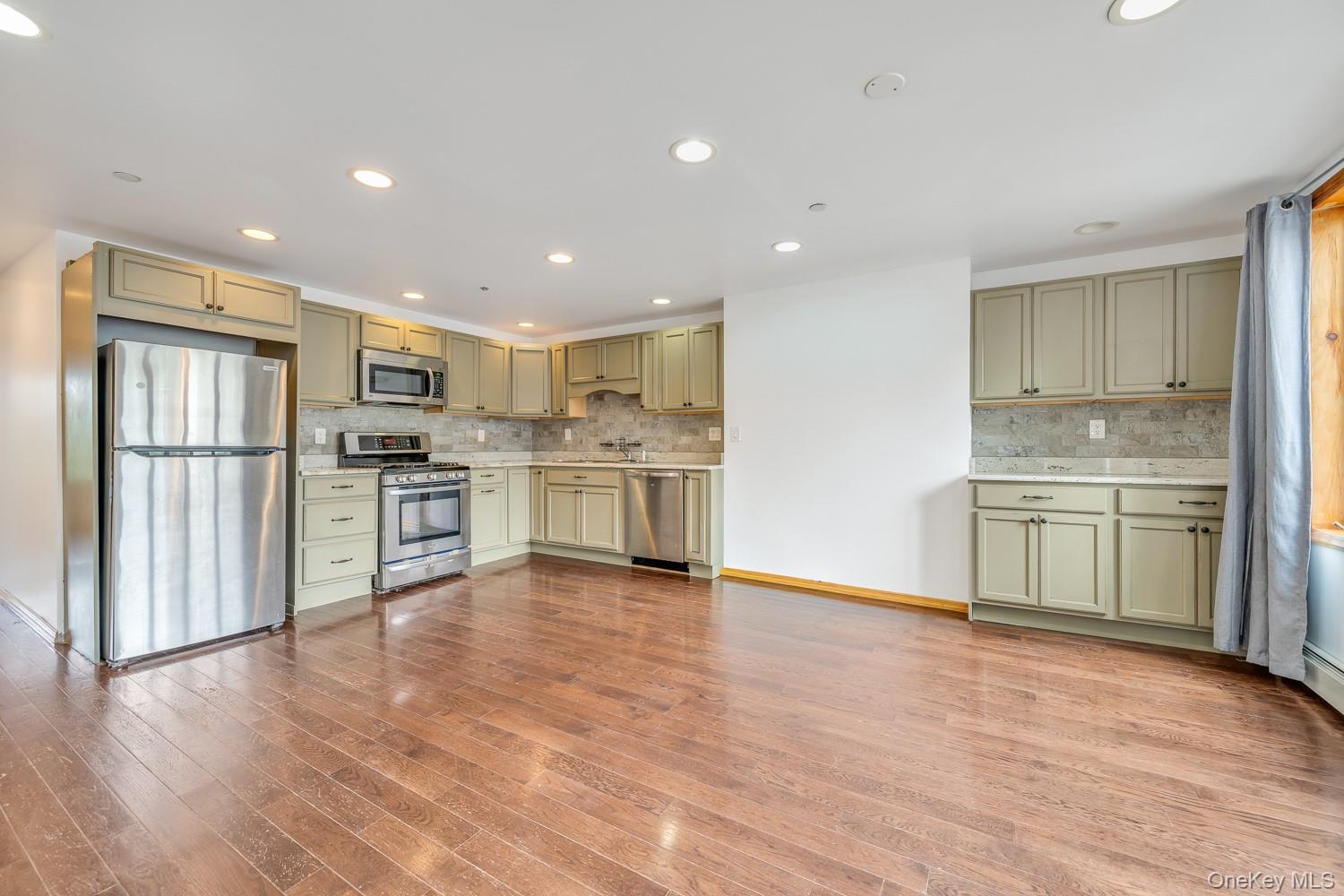 21-05 33rd Avenue, Astoria, NY 11106