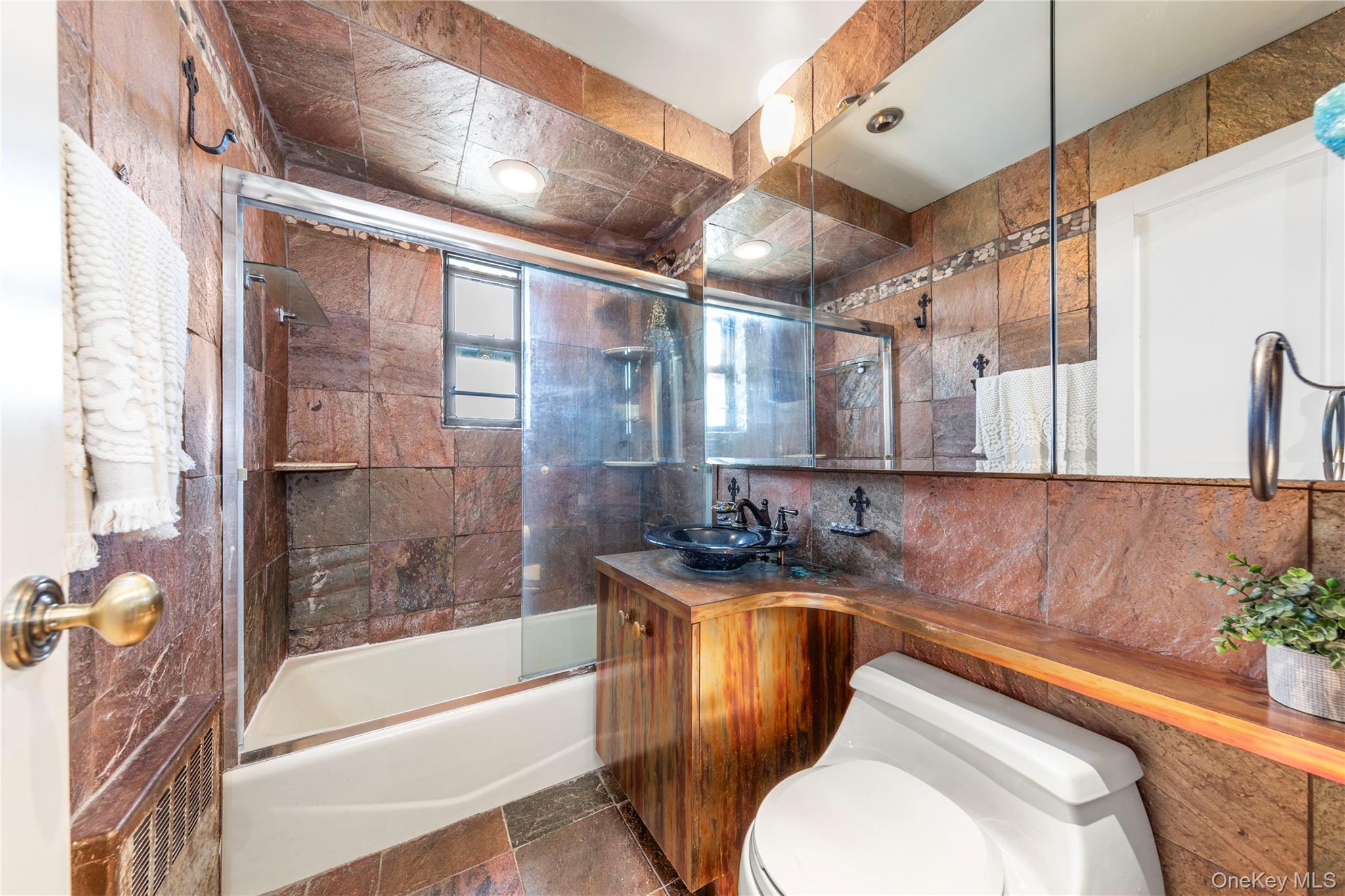 16 terrace Circle # 14C, Great Neck, NY 11021