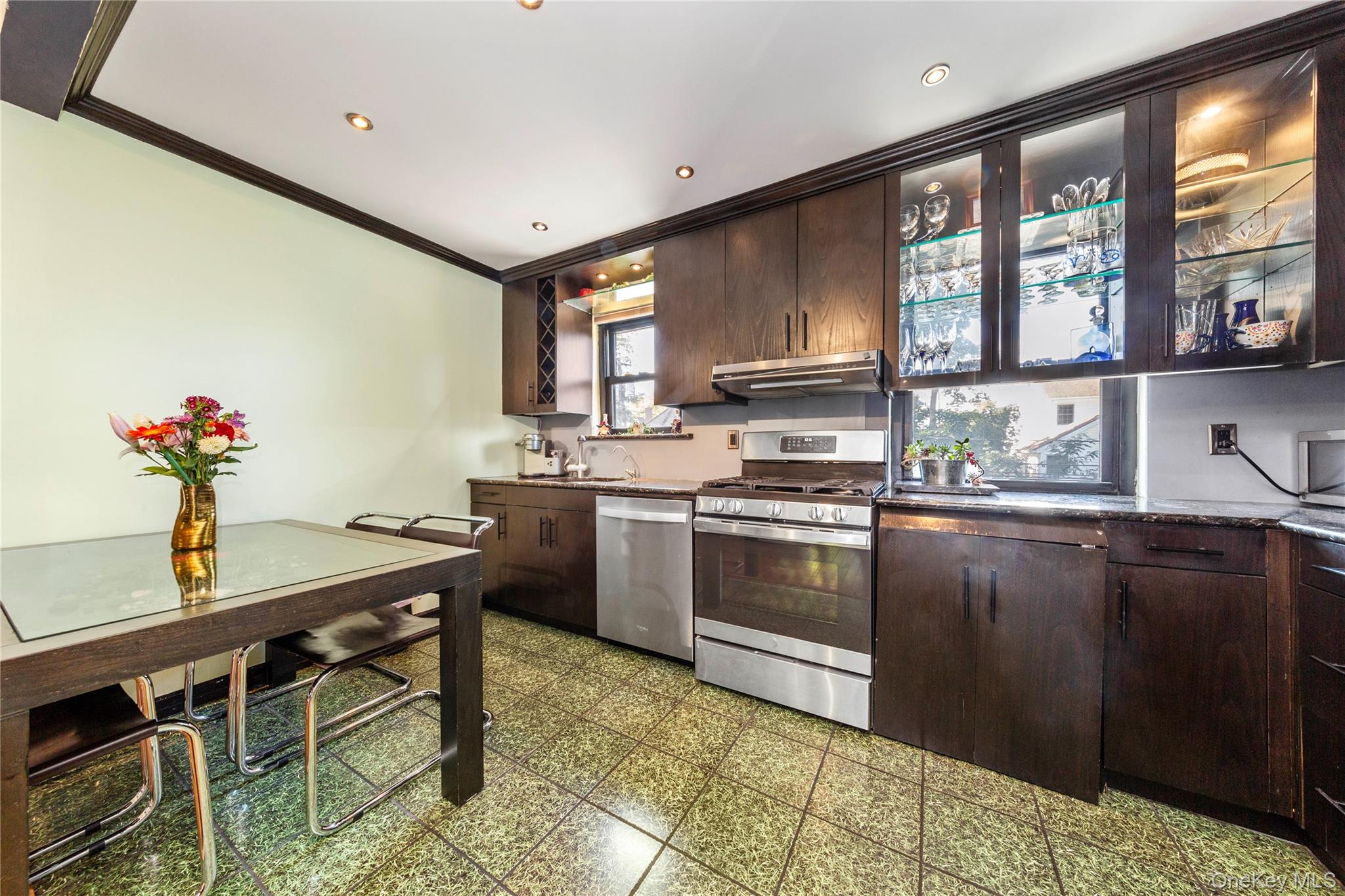 16 terrace Circle # 14C, Great Neck, NY 11021