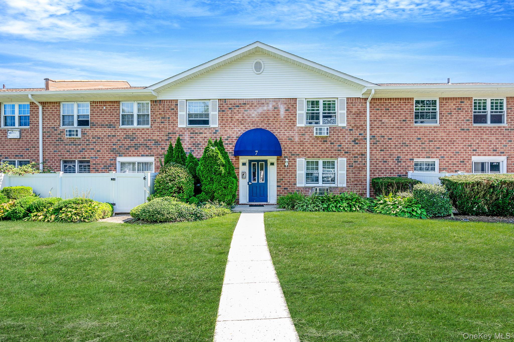 460 Old Town Rd # 7G, Port Jefferson Station, NY 11776