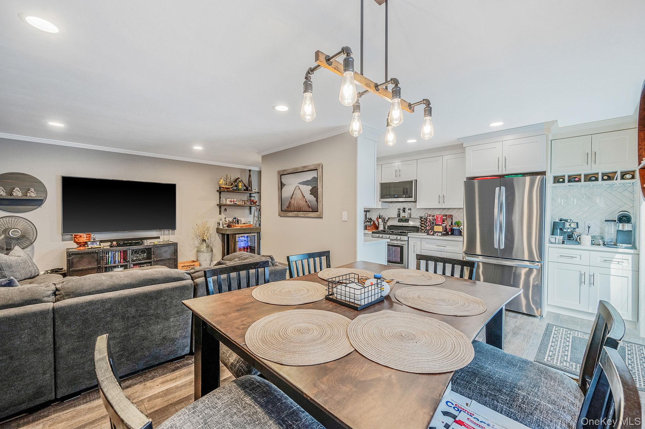 460 Old Town Rd # 7G, Port Jefferson Station, NY 11776