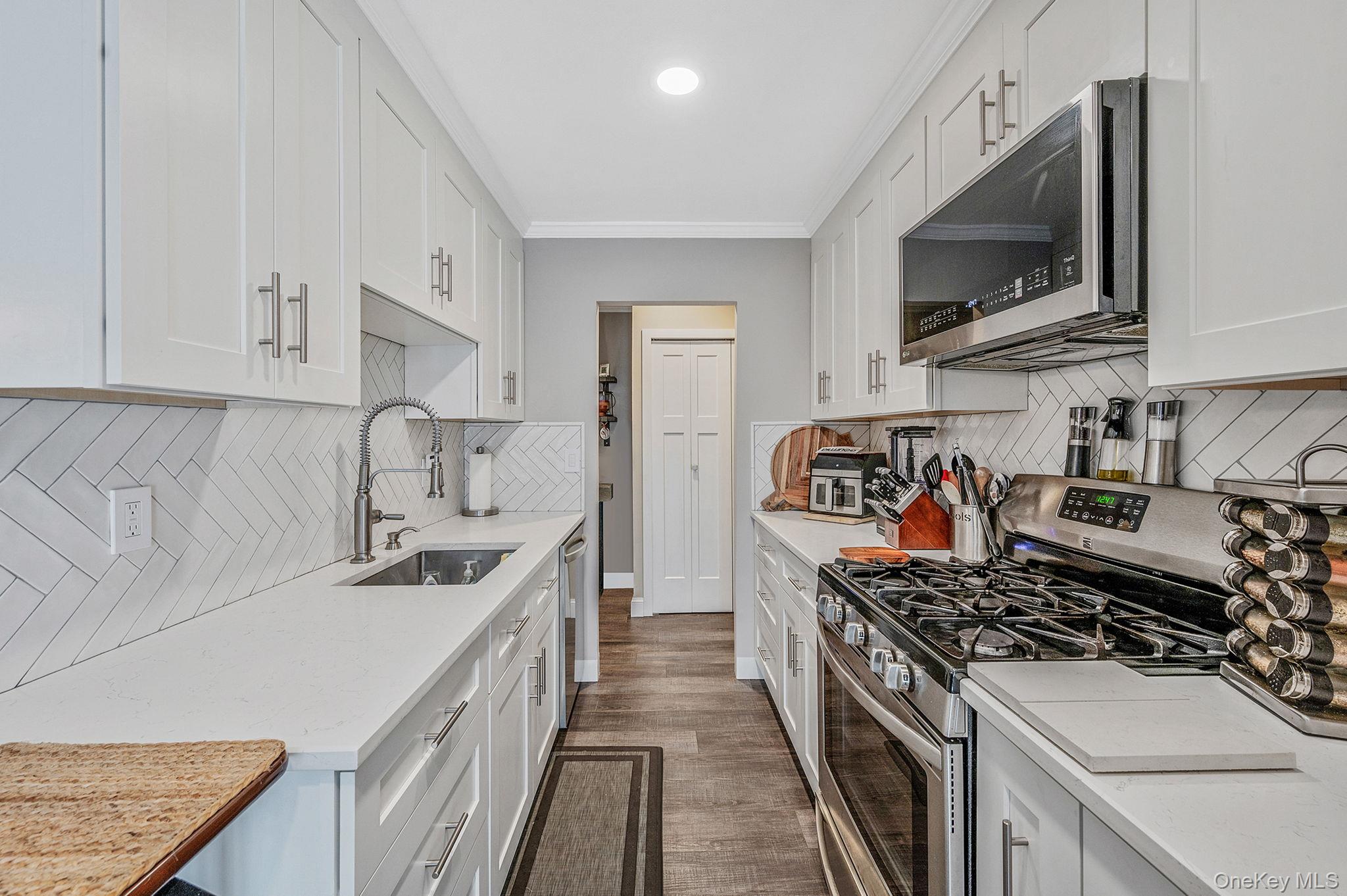 460 Old Town Rd # 7G, Port Jefferson Station, NY 11776