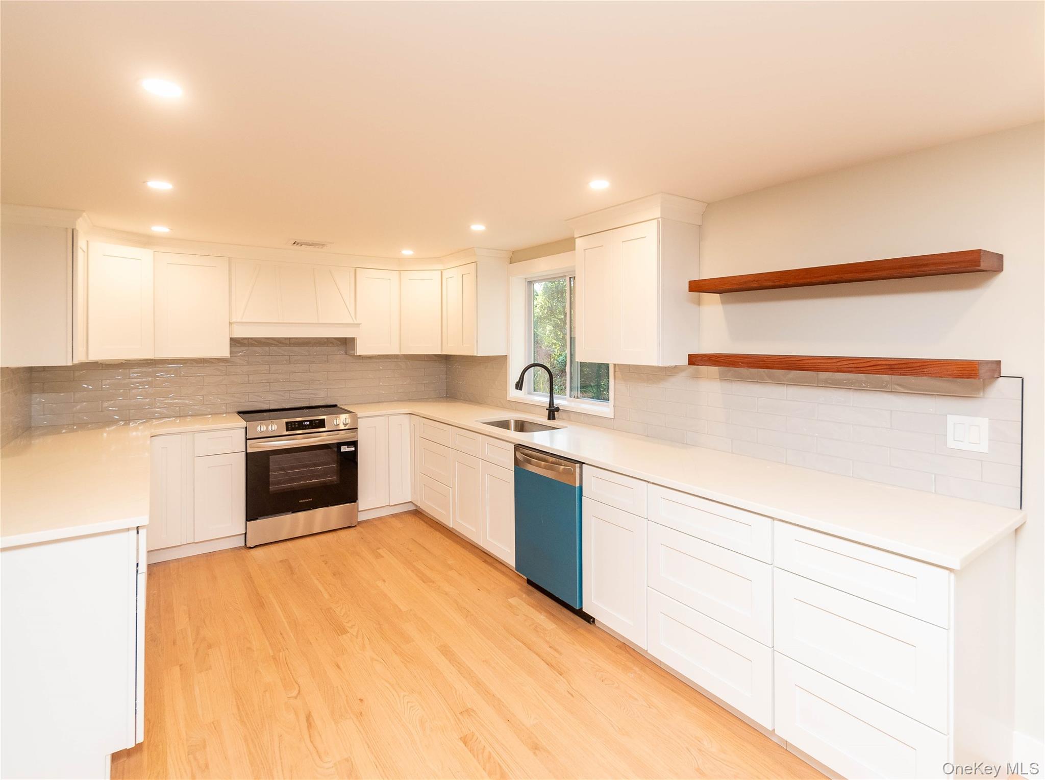 11 Tree Top Lane, Poughkeepsie, NY 12603