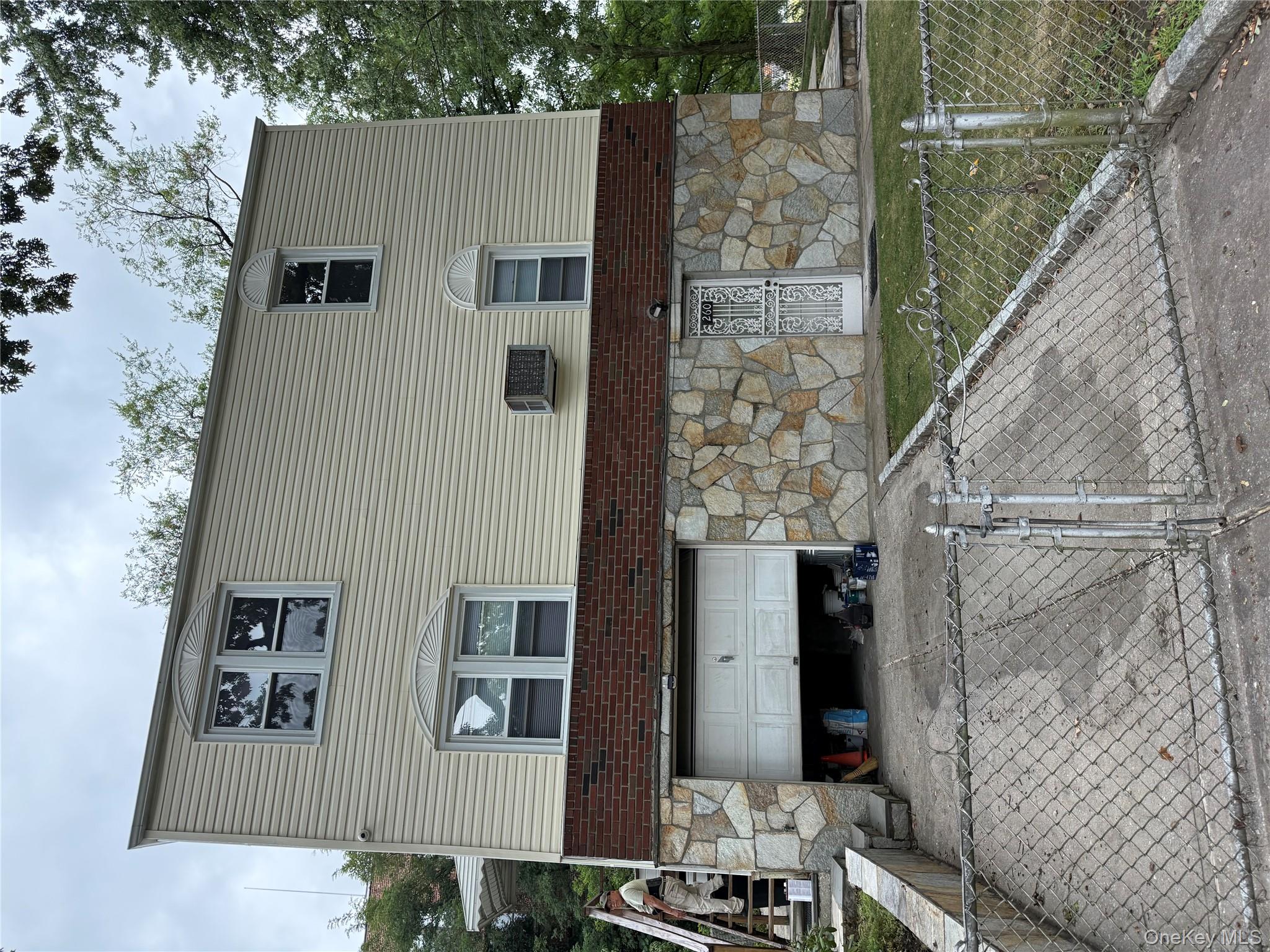 260 Park Avenue # Second floor, Yonkers, NY 10703