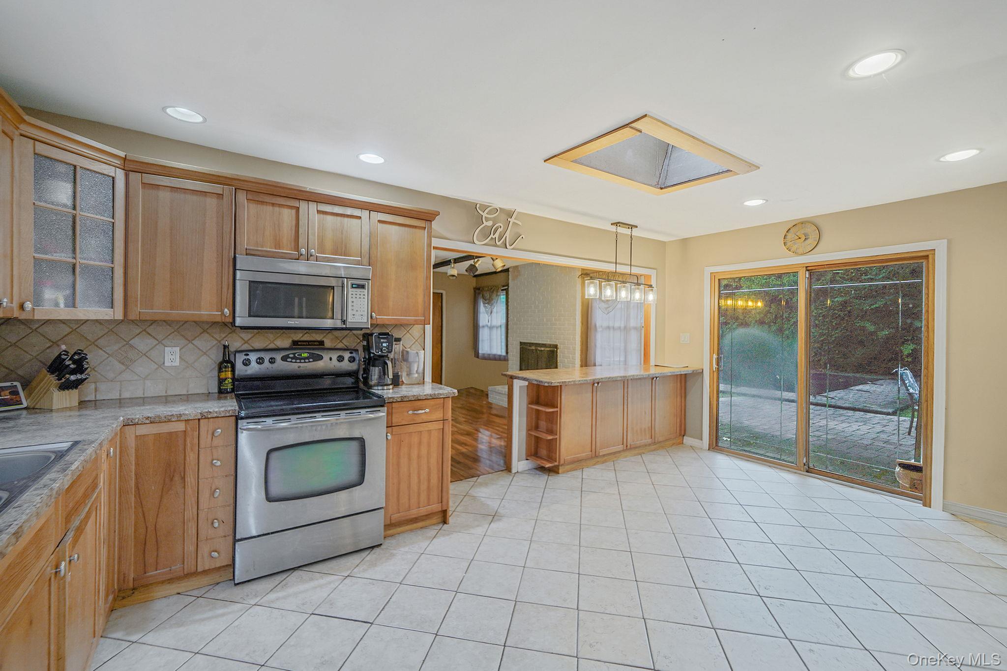 17 Whitmore Lane, Coram, NY 11727