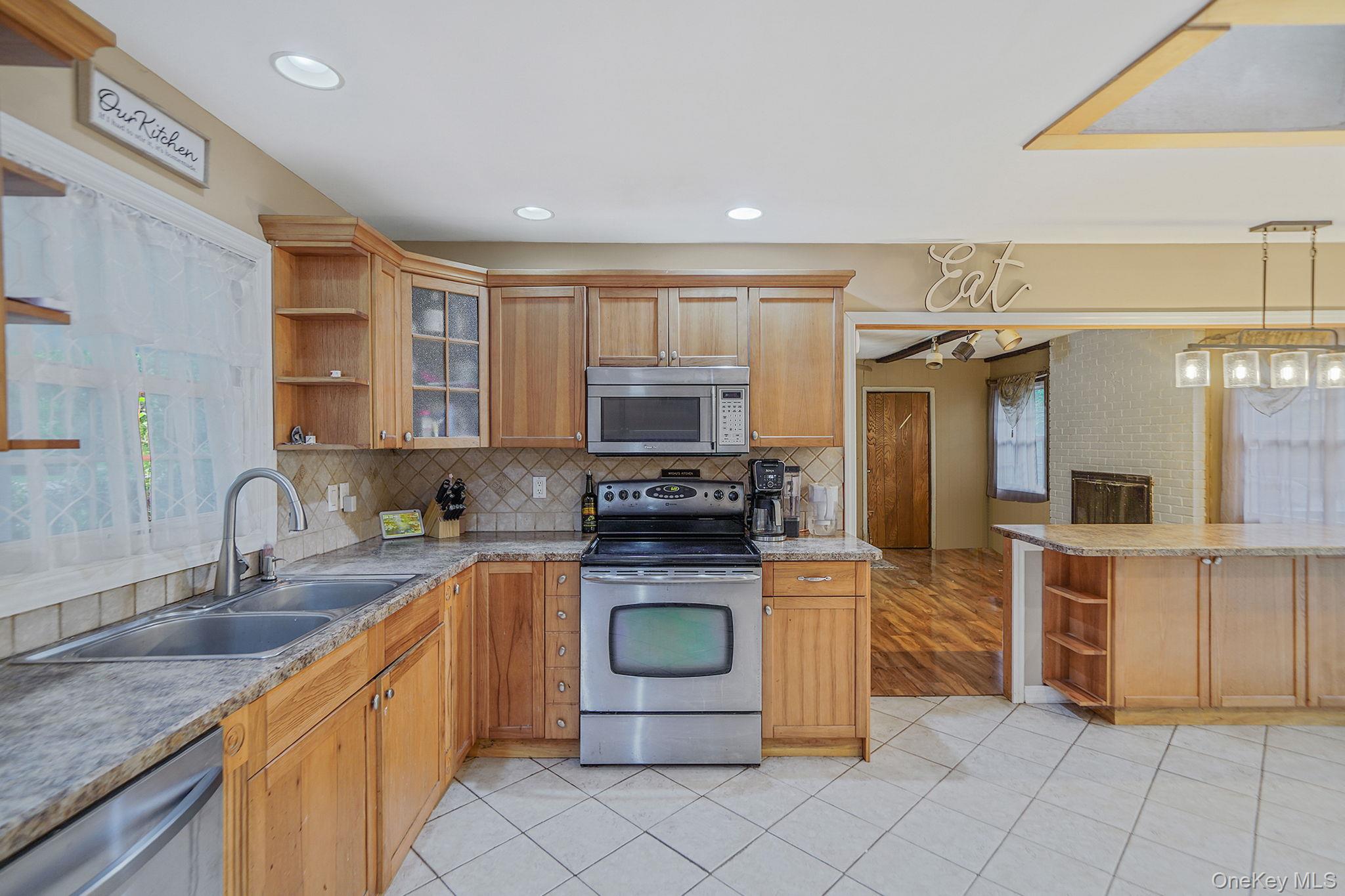 17 Whitmore Lane, Coram, NY 11727