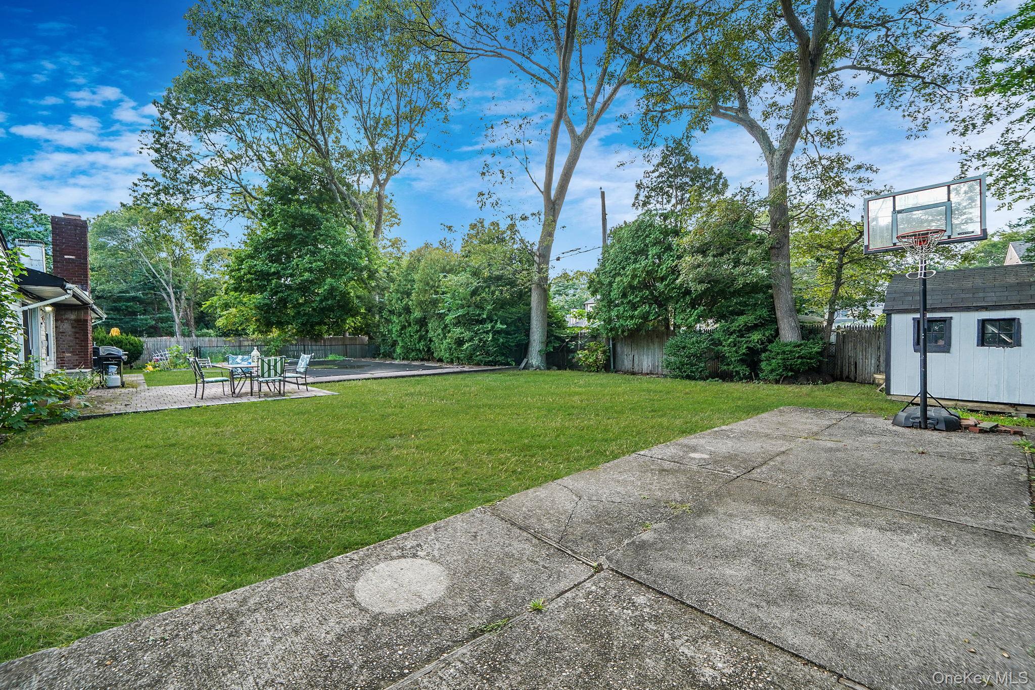 17 Whitmore Lane, Coram, NY 11727