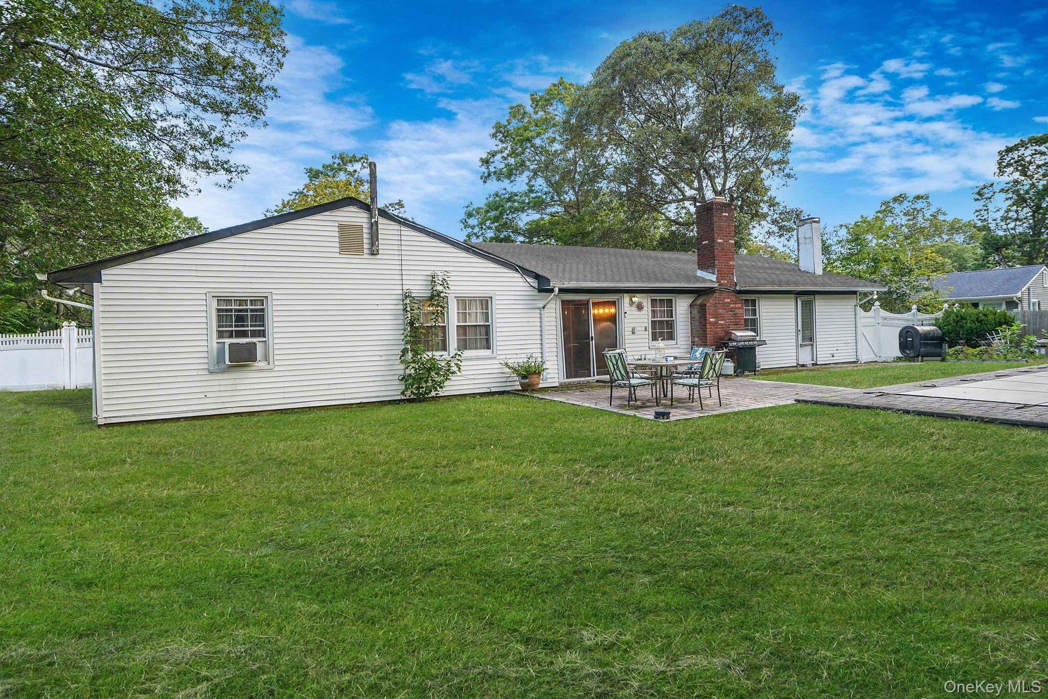 17 Whitmore Lane, Coram, NY 11727