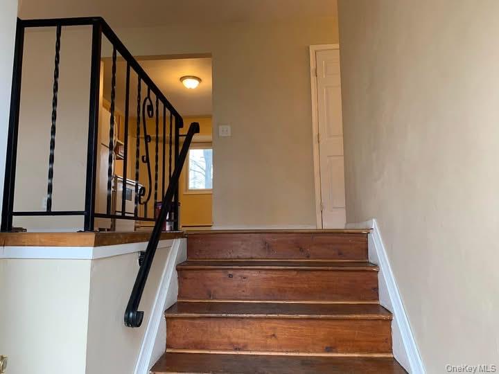 16 Broadway, West Babylon, NY 11704