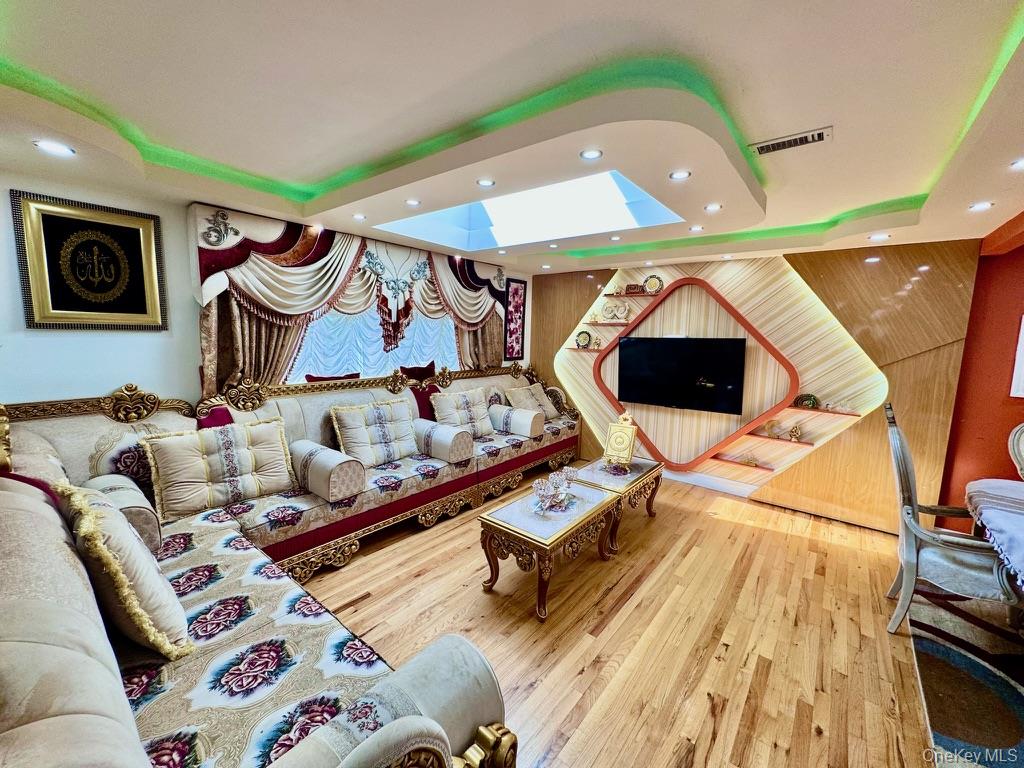 62 Walnut Road, Inwood, NY 11096