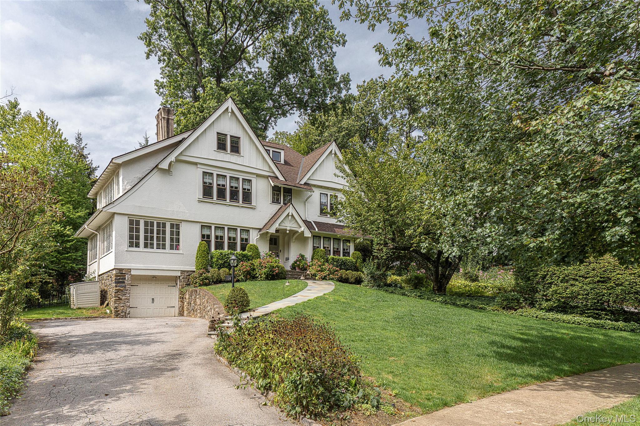 119 Pondfield Road W, Bronxville, NY 10708