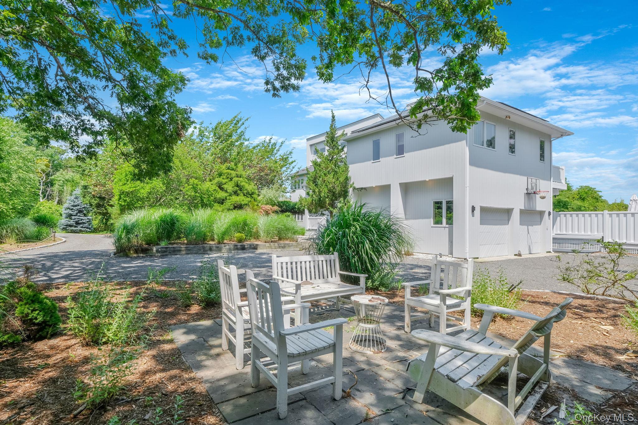 333 Roe Avenue, East Patchogue, NY 11772