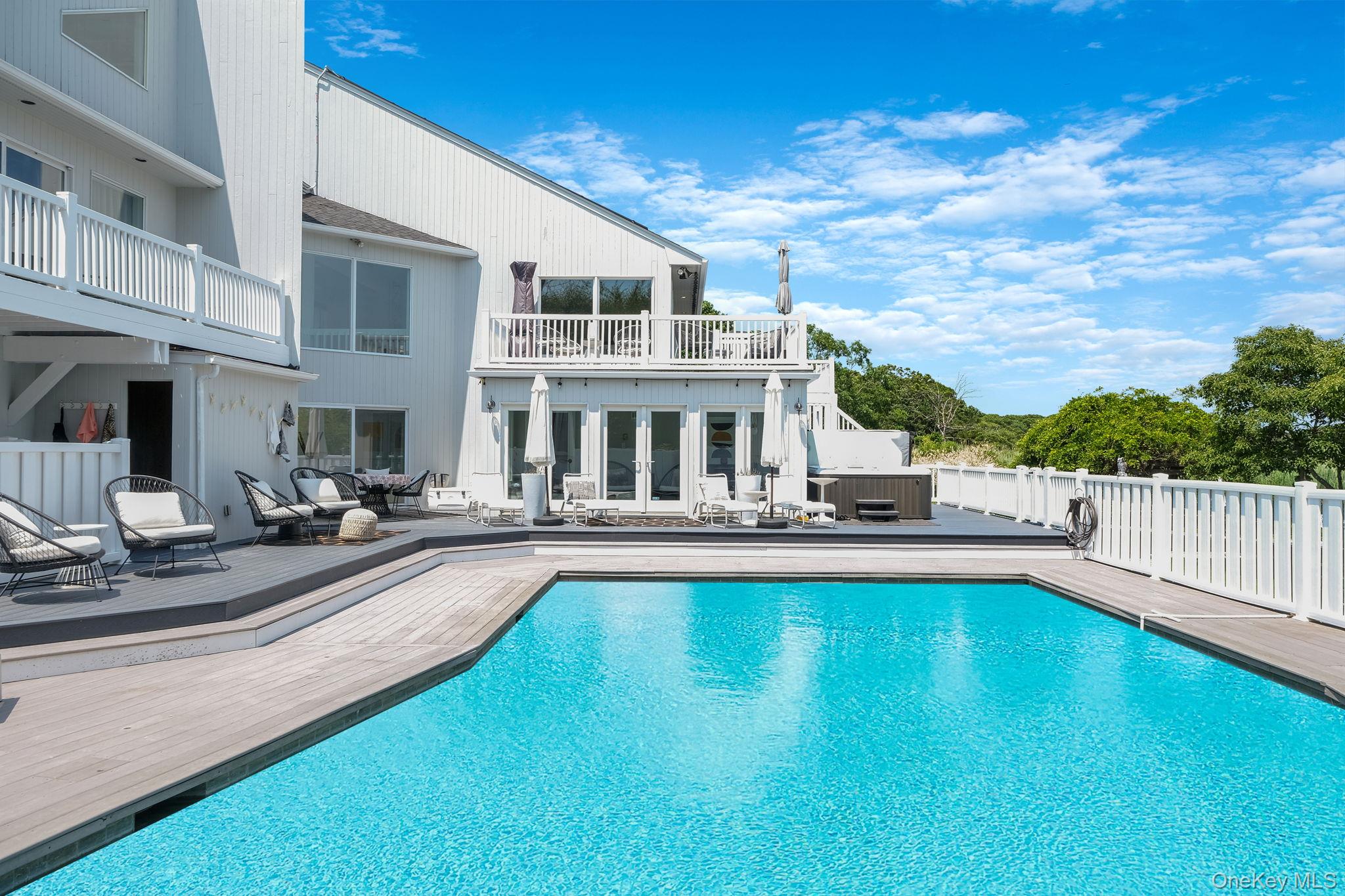 333 Roe Avenue, East Patchogue, NY 11772