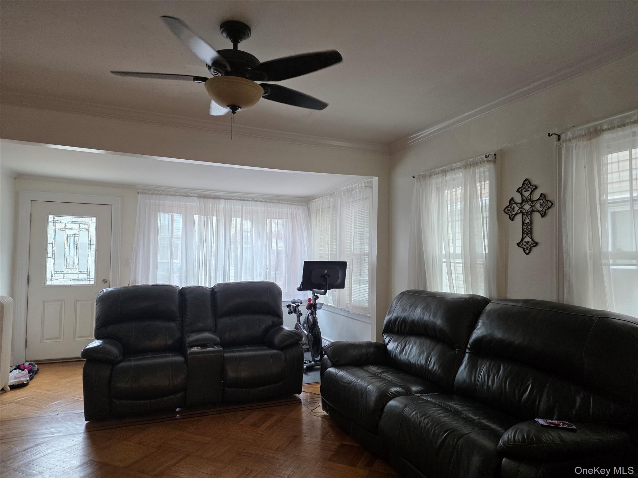 7949 77th Road, Glendale, NY 11385