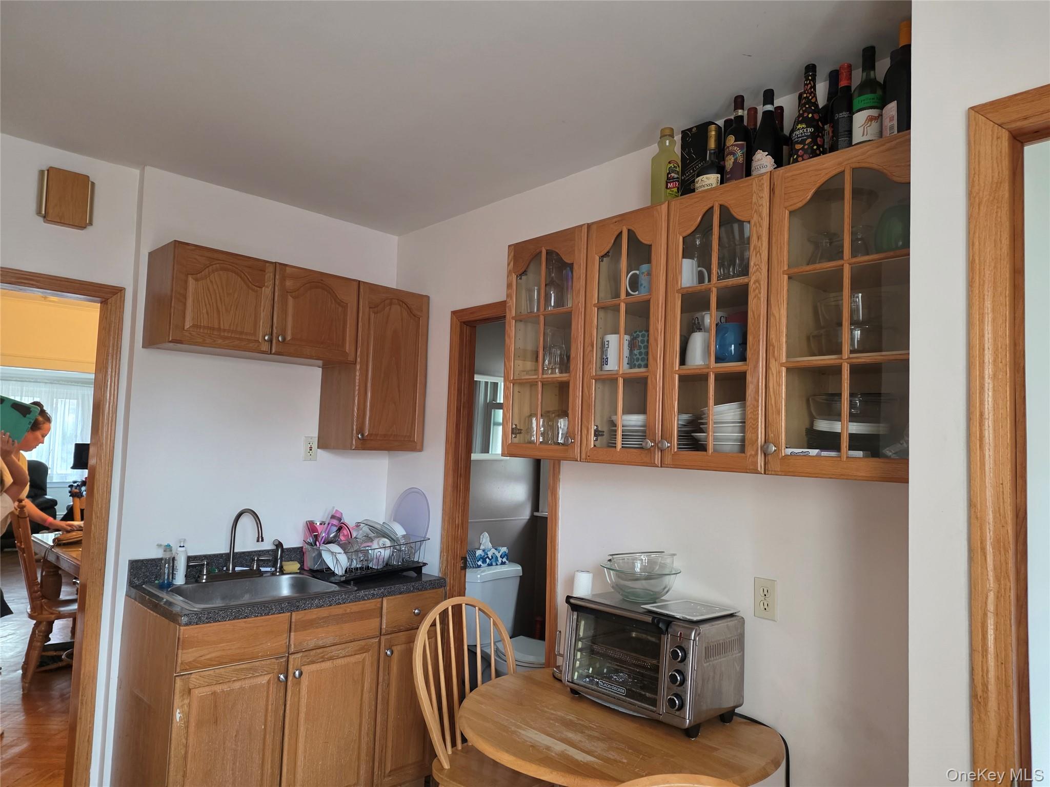 7949 77th Road, Glendale, NY 11385