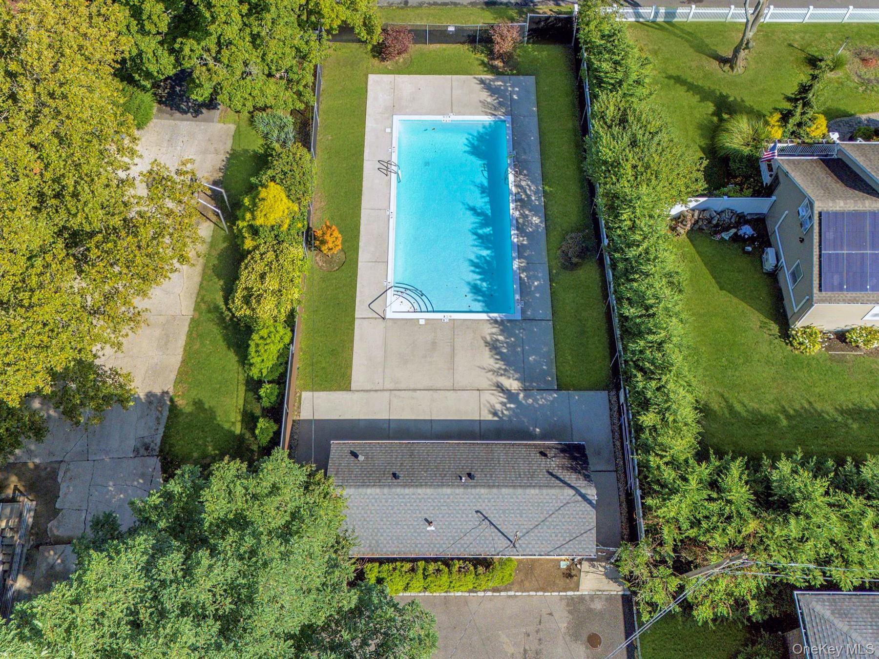 214 Edmunton Drive # J3, North Babylon, NY 11703