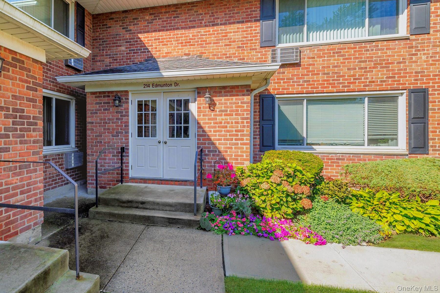 214 Edmunton Drive # J3, North Babylon, NY 11703