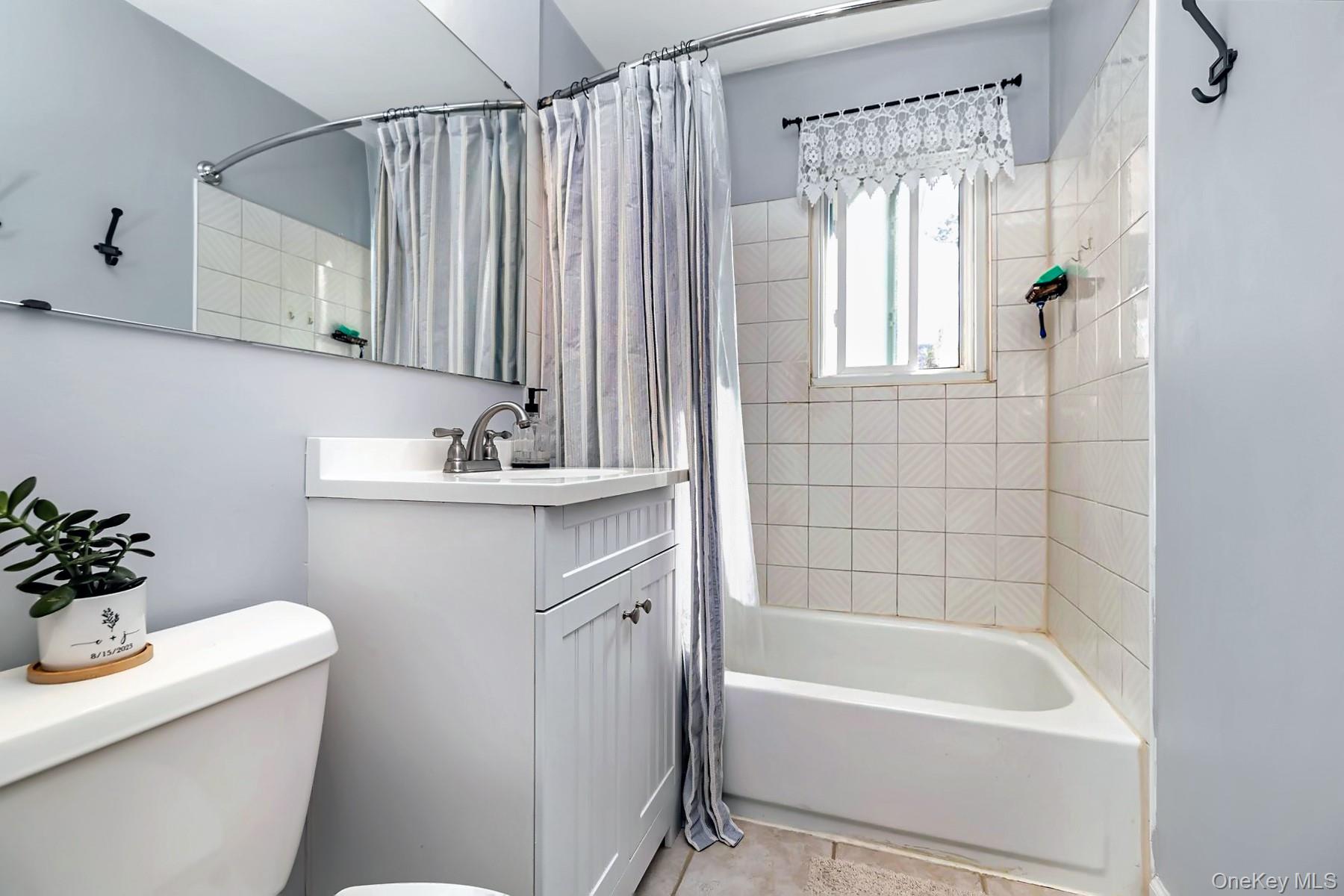 214 Edmunton Drive # J3, North Babylon, NY 11703