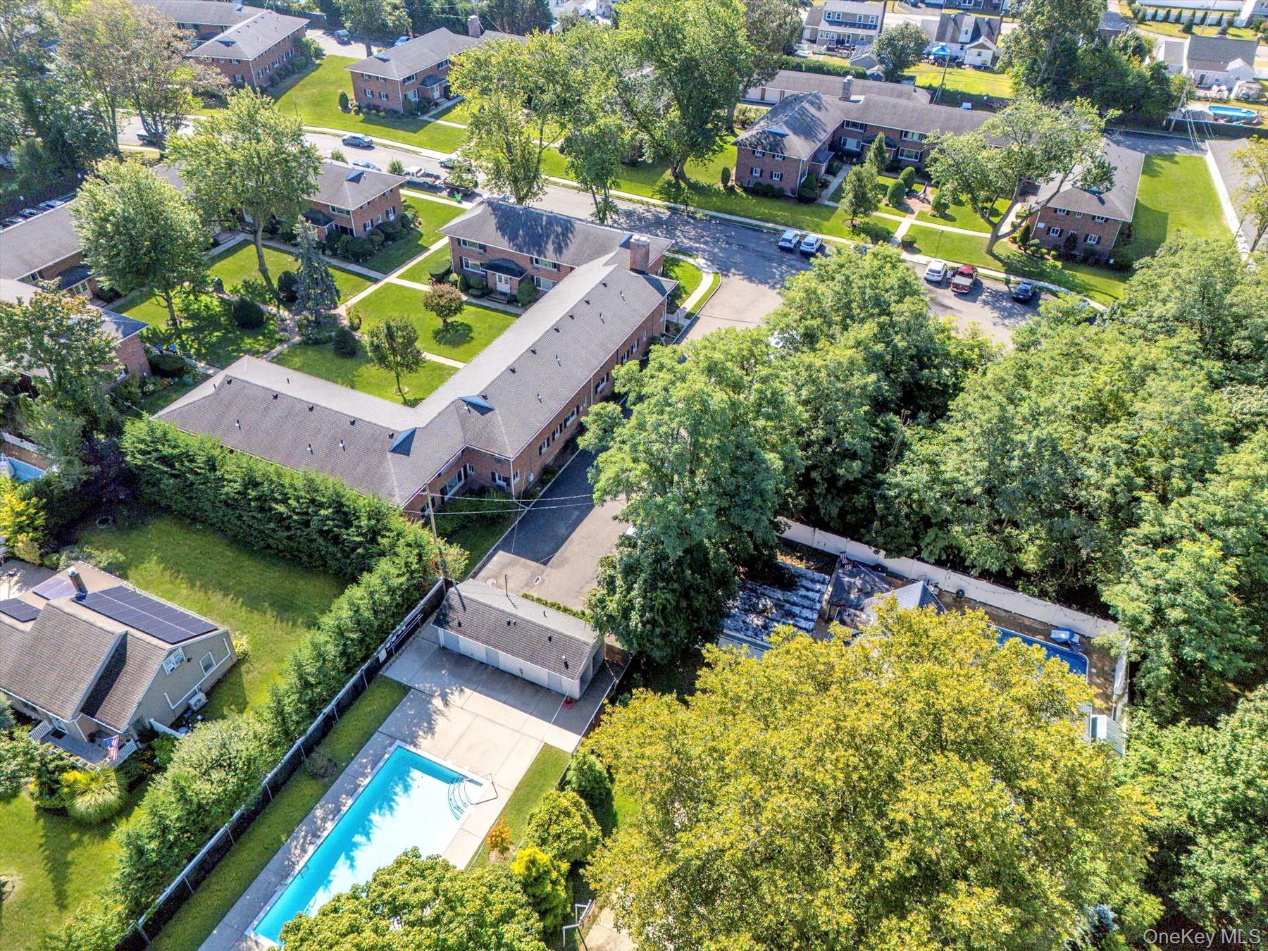 214 Edmunton Drive # J3, North Babylon, NY 11703