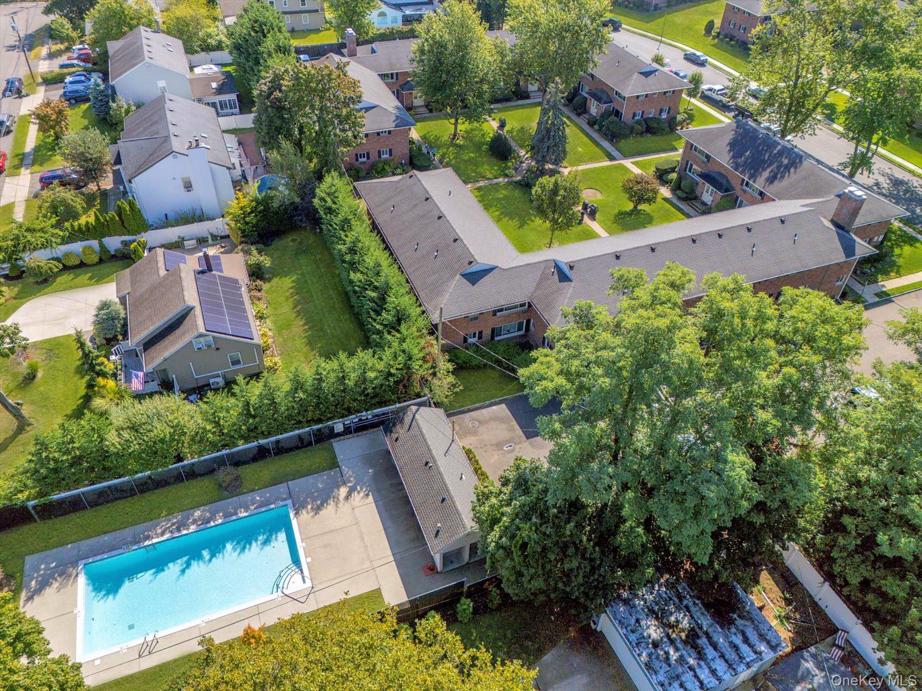 214 Edmunton Drive # J3, North Babylon, NY 11703