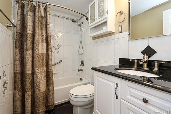 36 Torrey Pine Lane, Medford, NY 11763