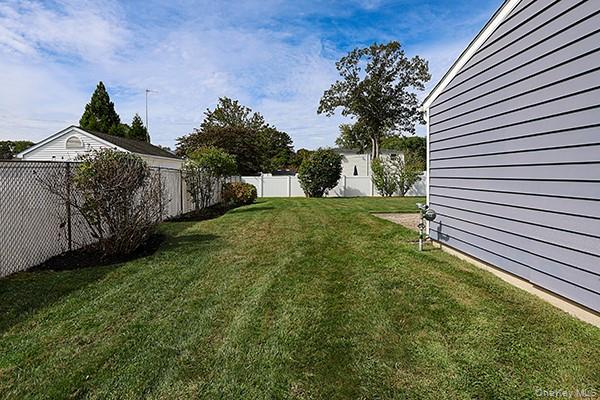 36 Torrey Pine Lane, Medford, NY 11763